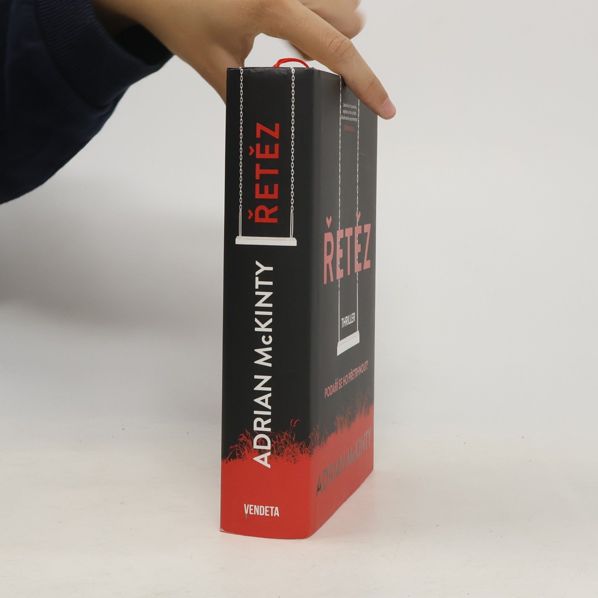Adrian McKinty Řetěz