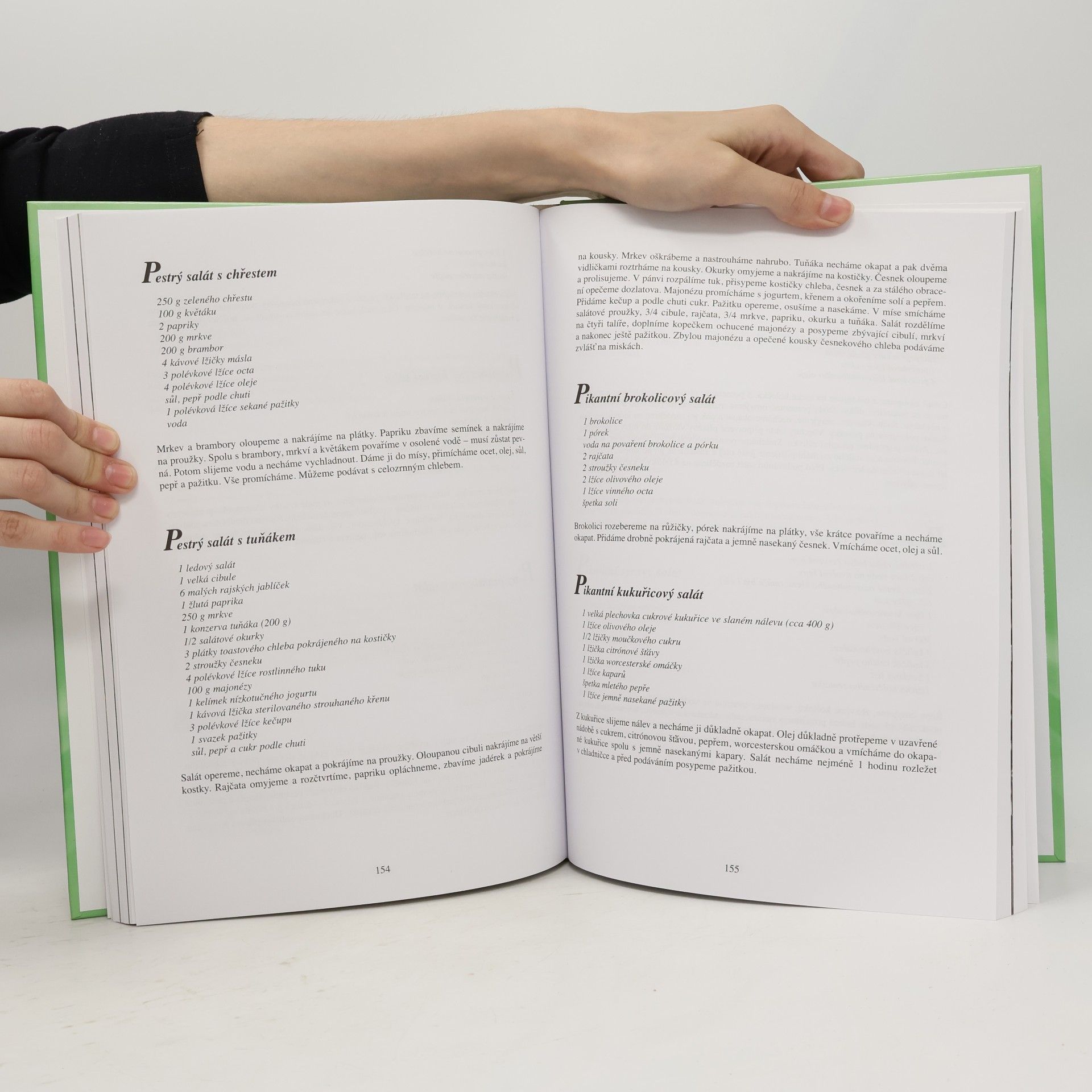 Autorenkollektiv Saláty. 700 receptů