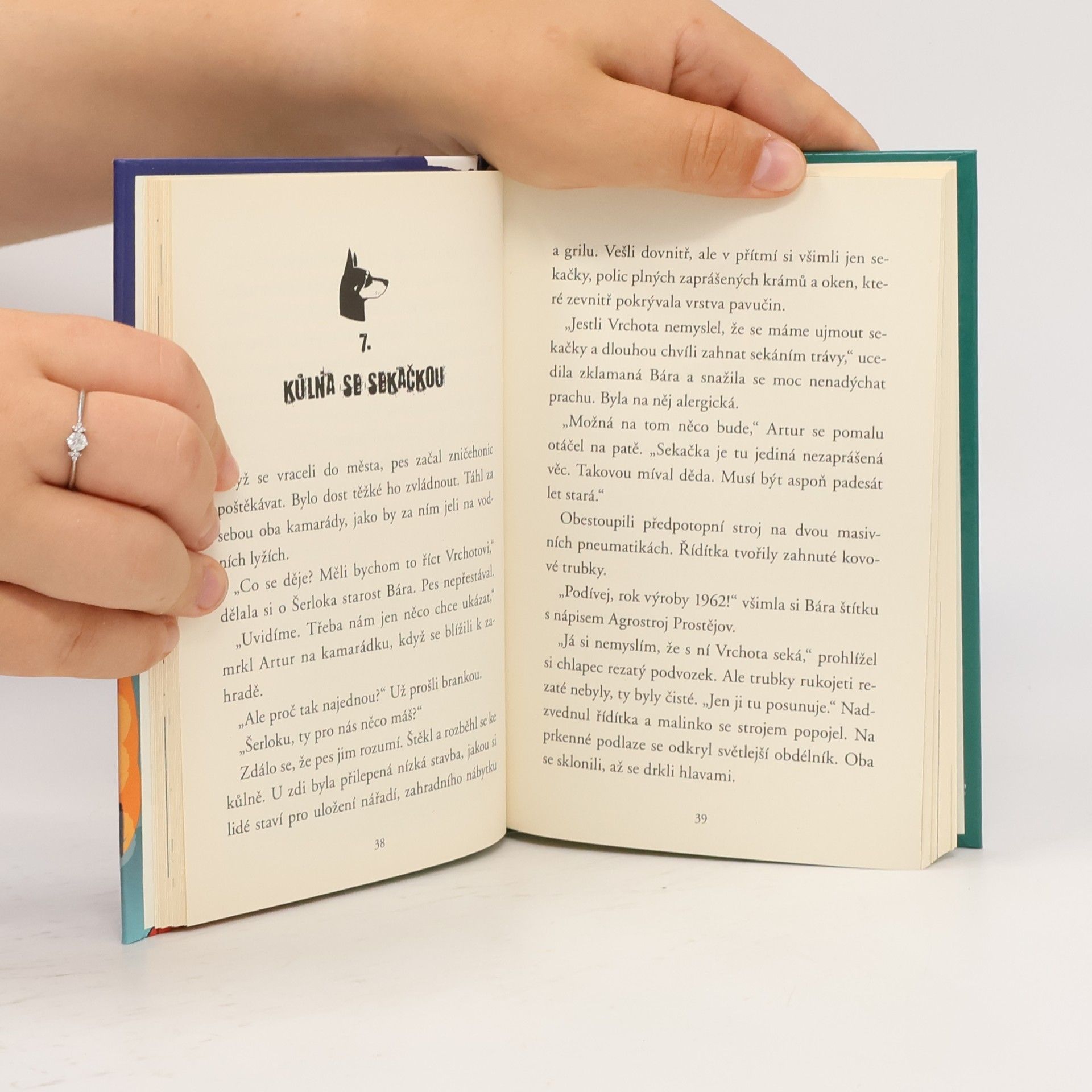 Klára Smolíková Tajná dvojka A + B. Zločin mezi dinosaury
