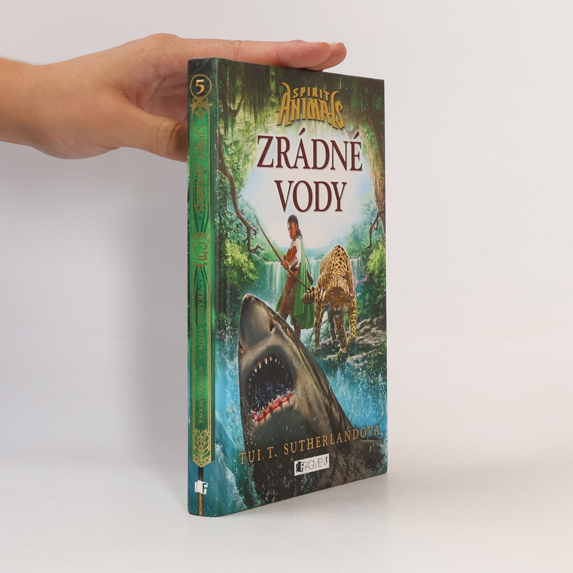 Tui T. Sutherland Zrádné vody