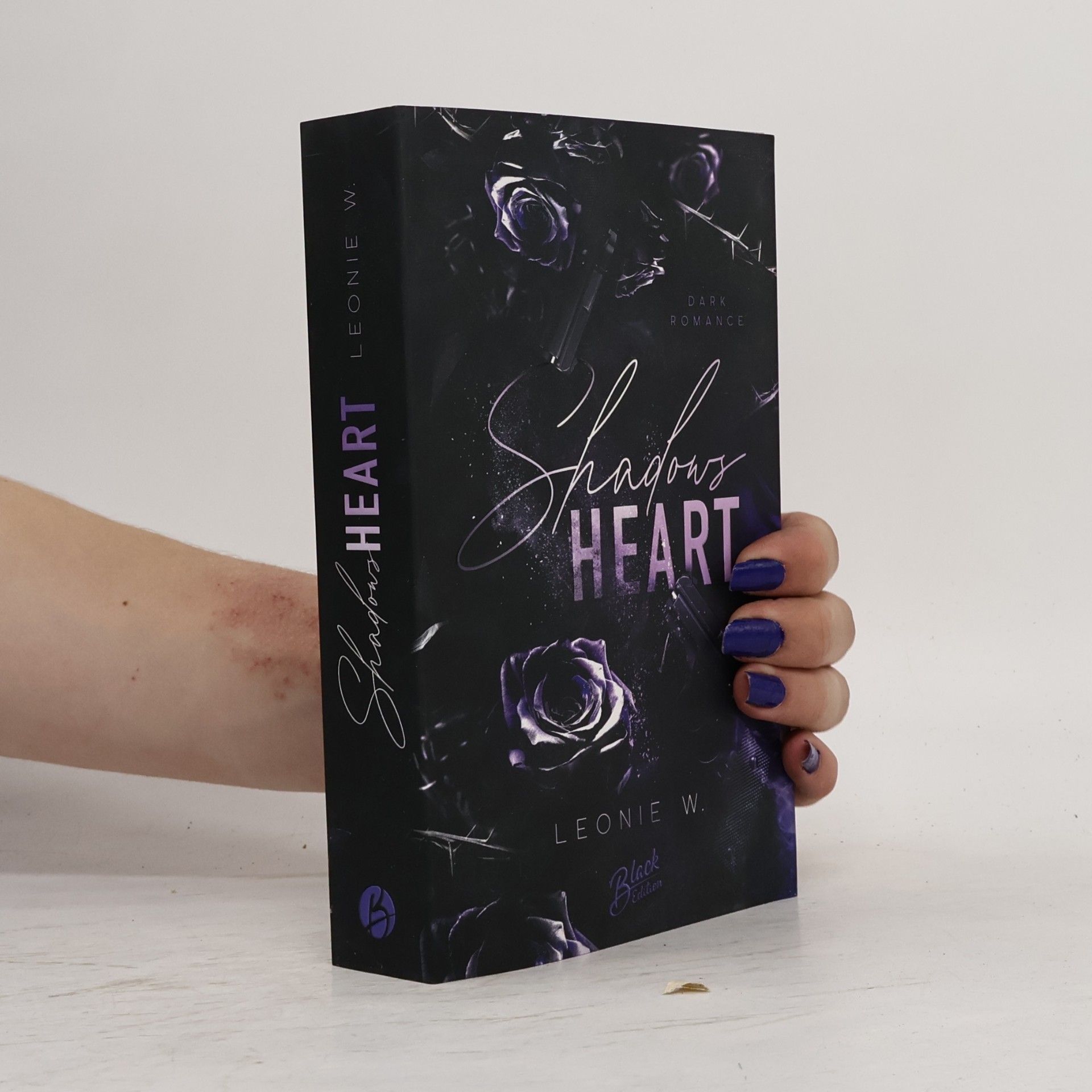 Leonie W. Shadow's Heart