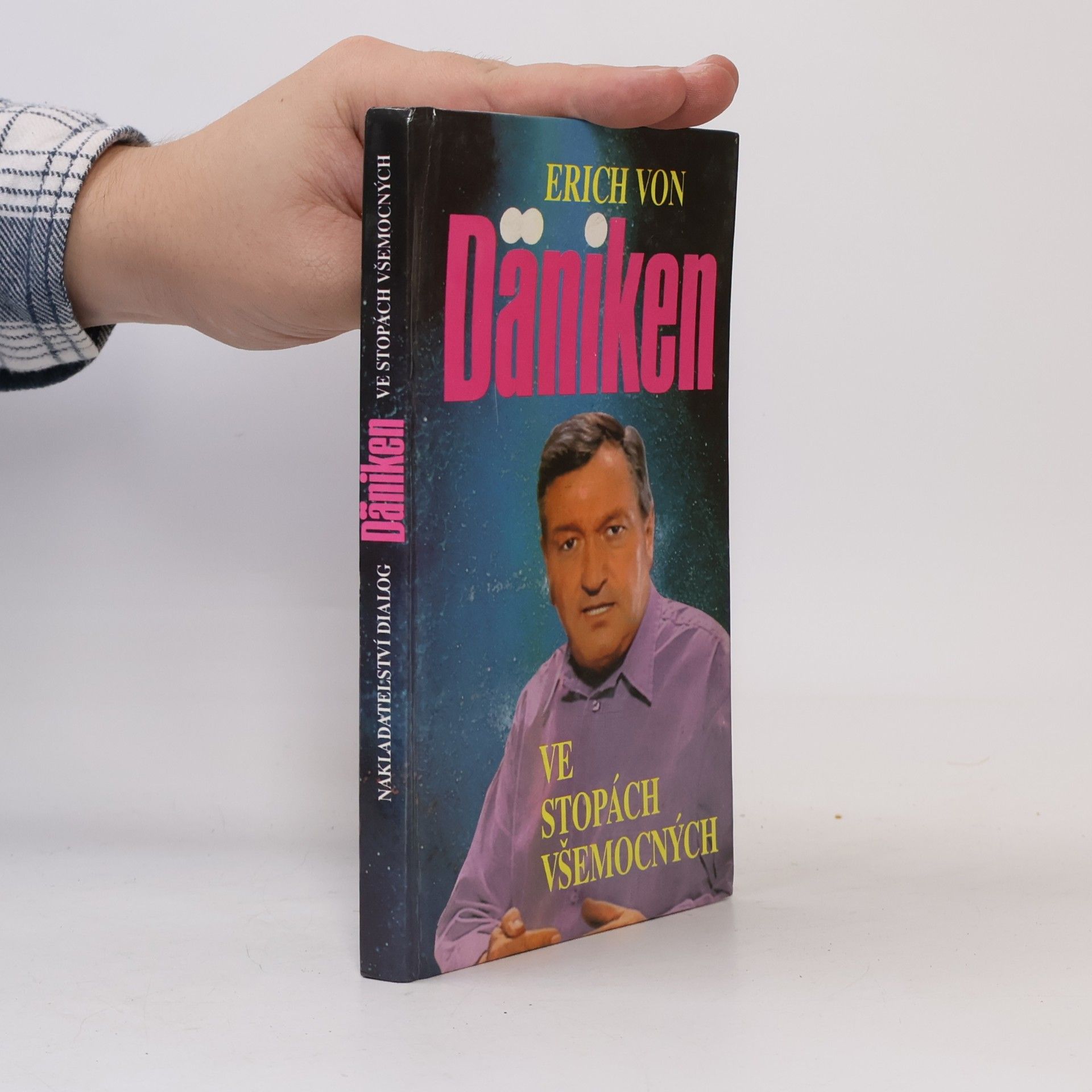 Erich von Däniken Ve stopách všemocných