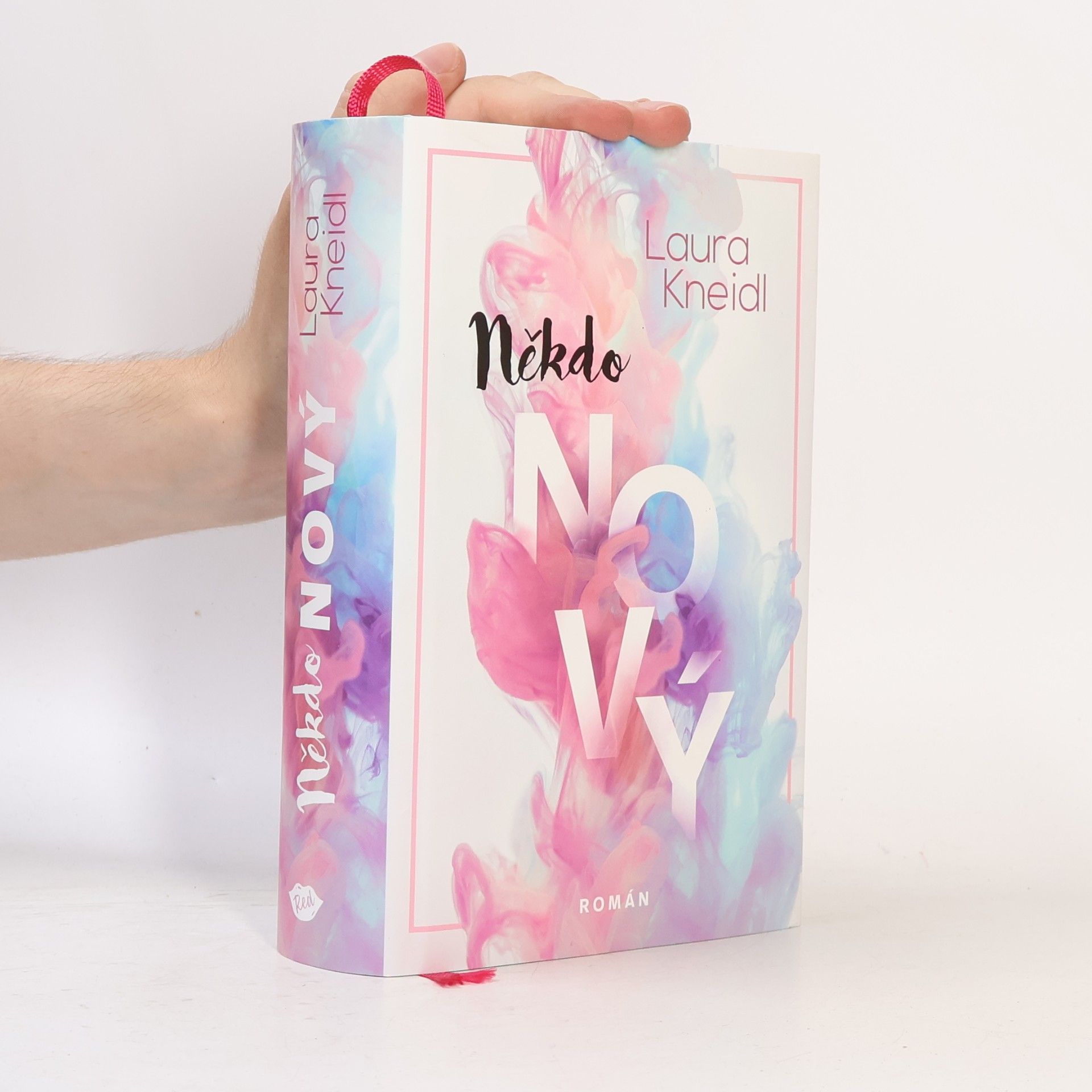 Laura Kneidl Někdo nový