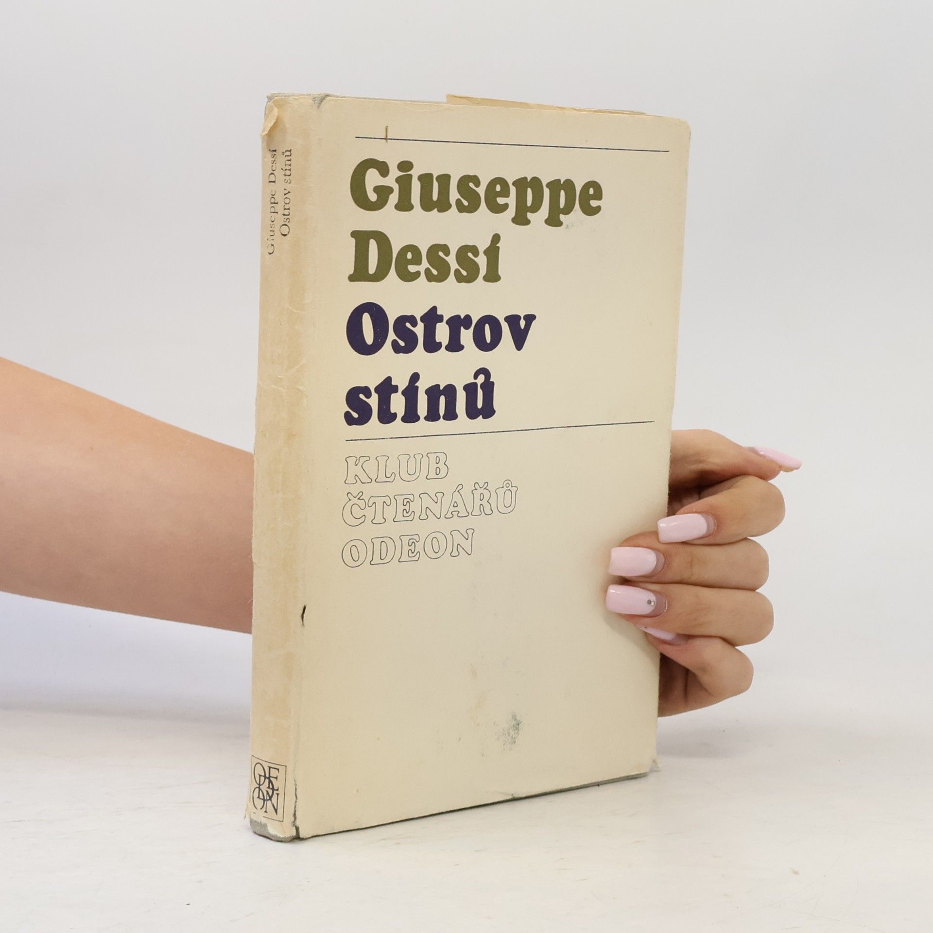 Giuseppe Dessí Ostrov stínů