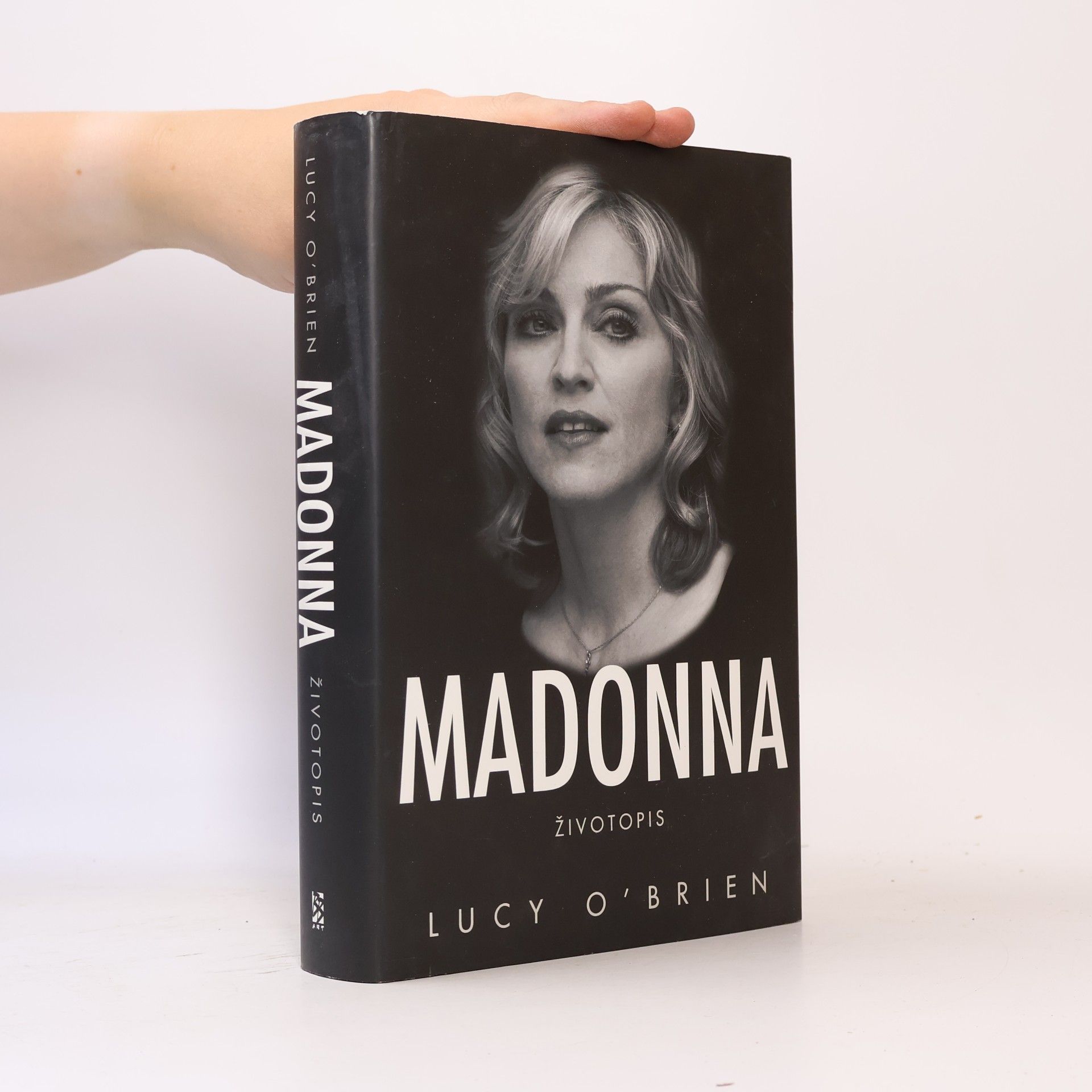 Lucy O'Brien Madonna. Životopis