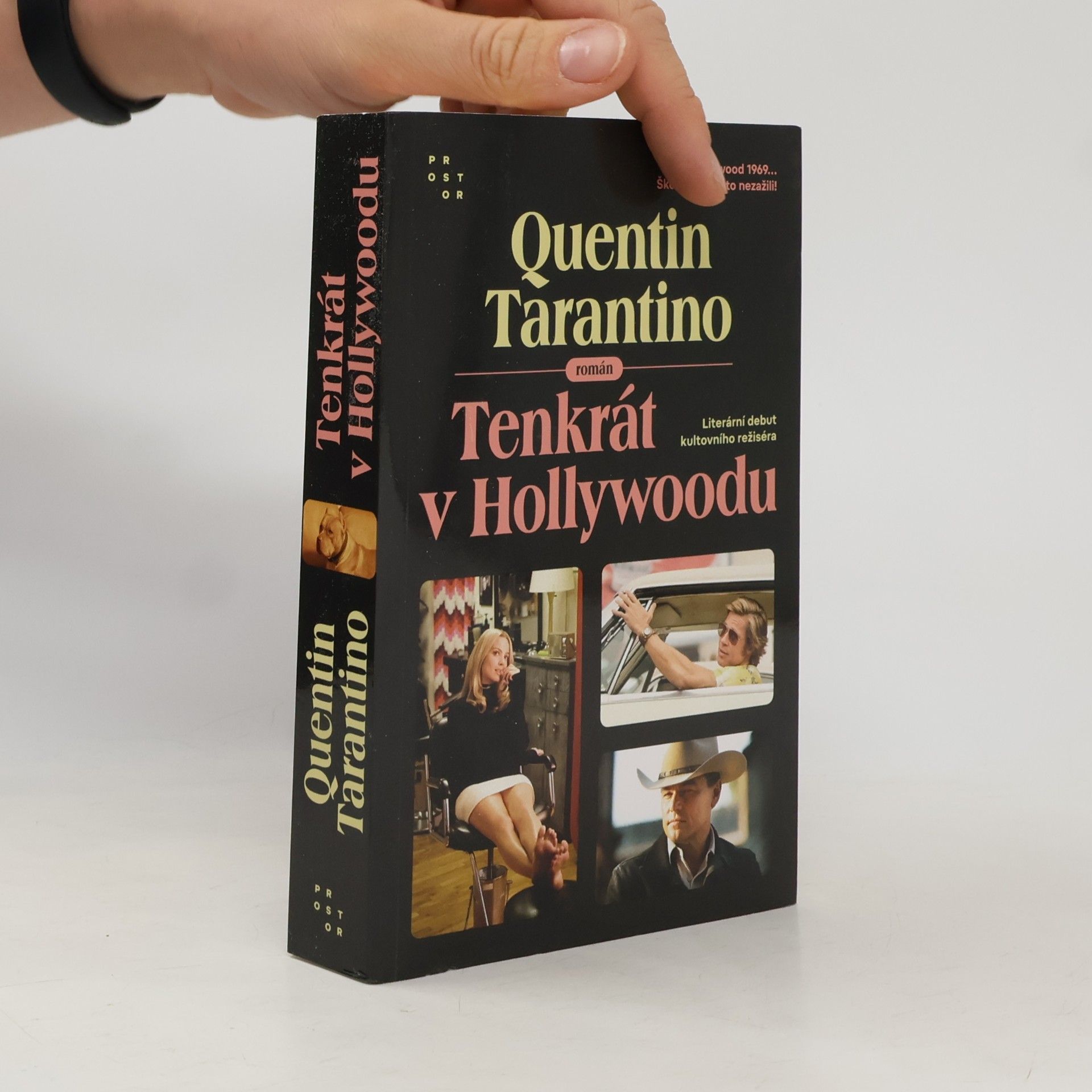 Quentin Tarantino Tenkrát v Hollywoodu : román