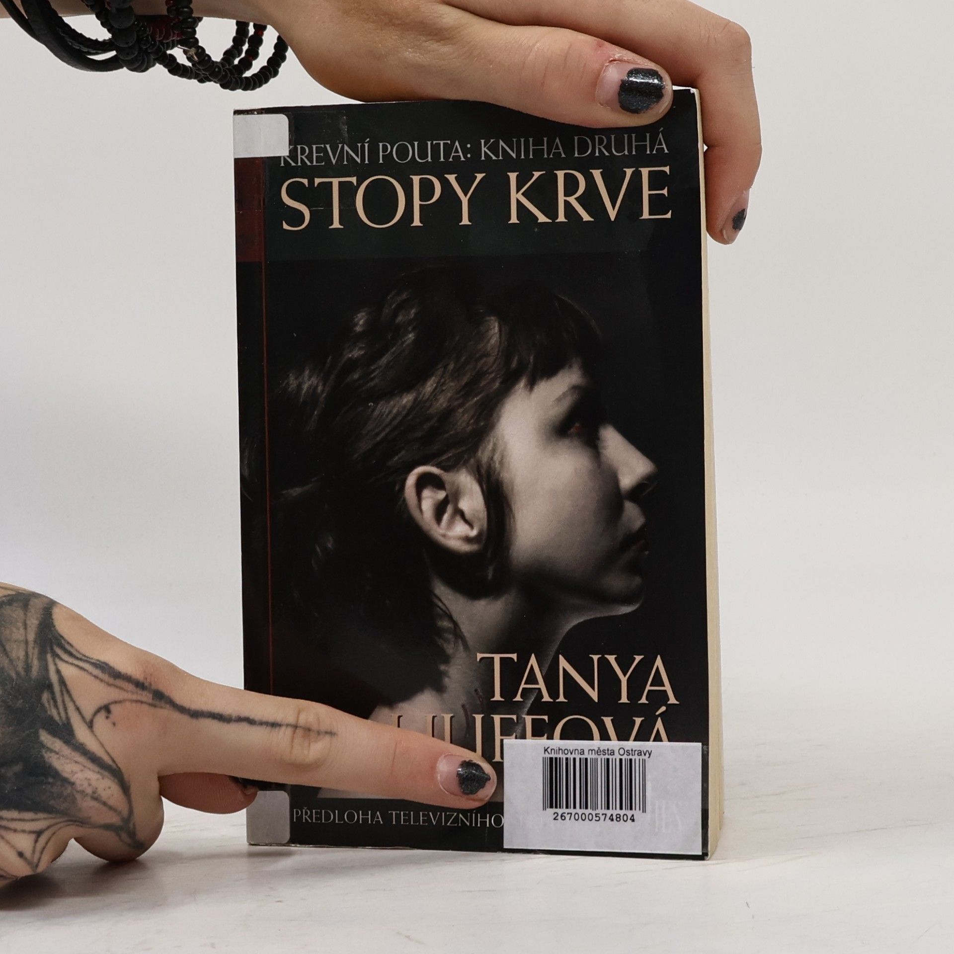 Tanya Huff Krevní pouta. Kniha druhá, Stopy krve