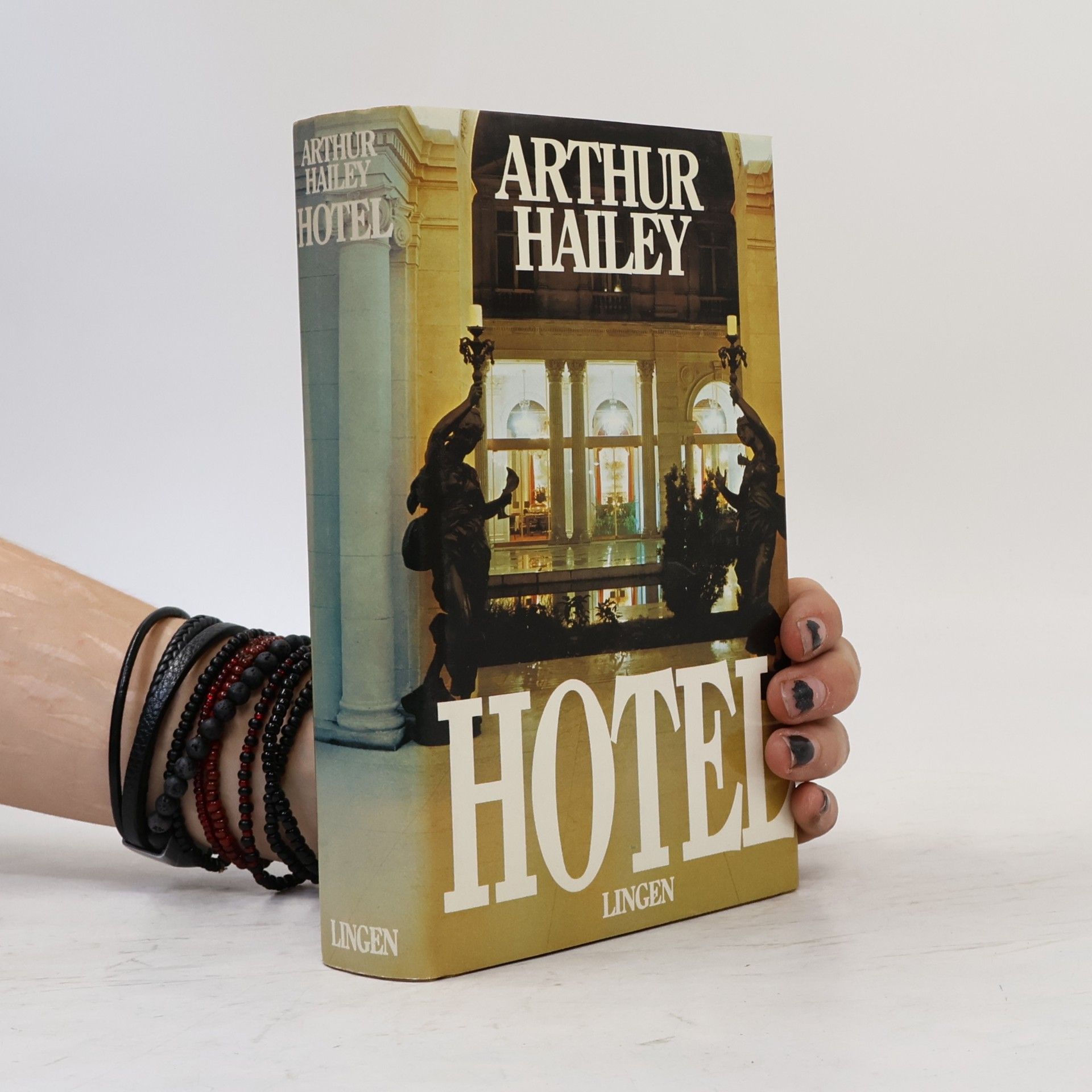 Arthur Hailey Hotel