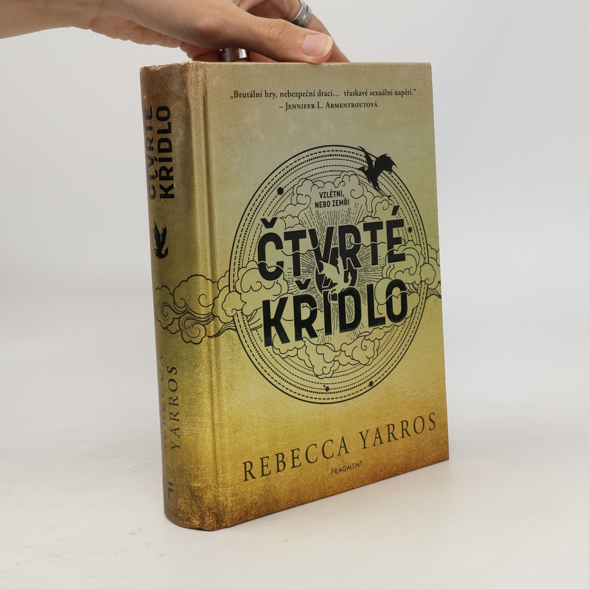 Rebecca Yarros Čtvrté křídlo