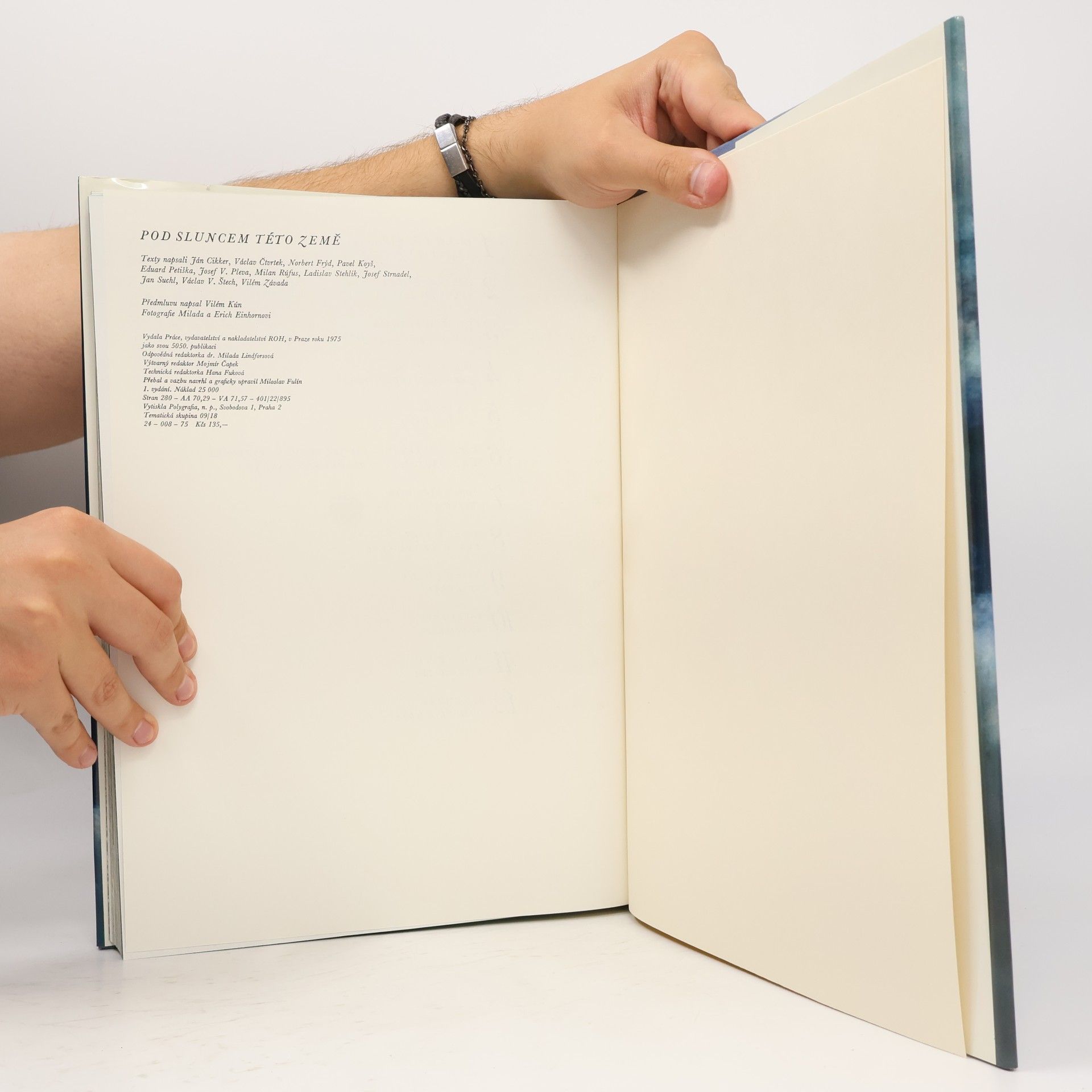 Various authors Pod sluncem této země