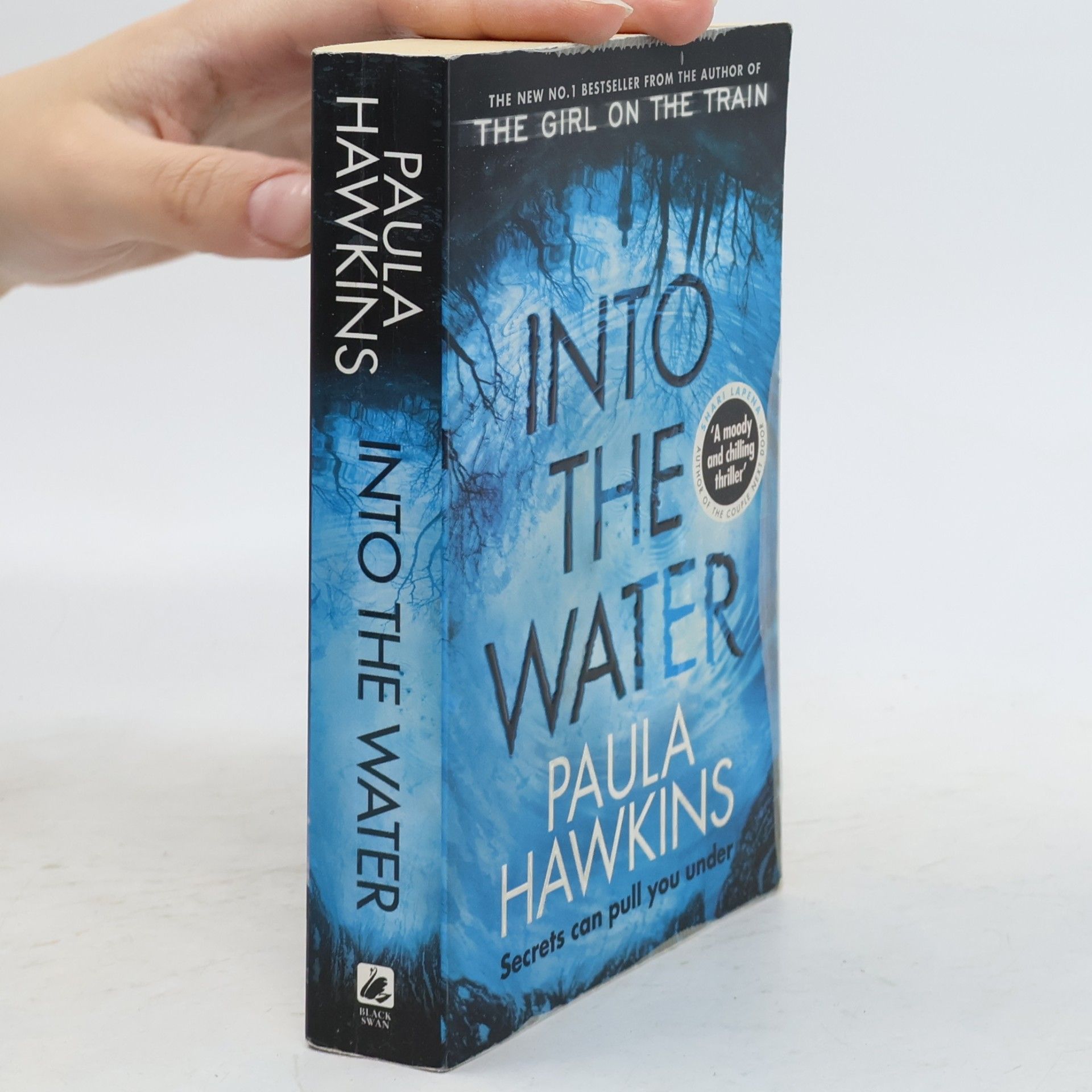 Paula Hawkins Into the Water