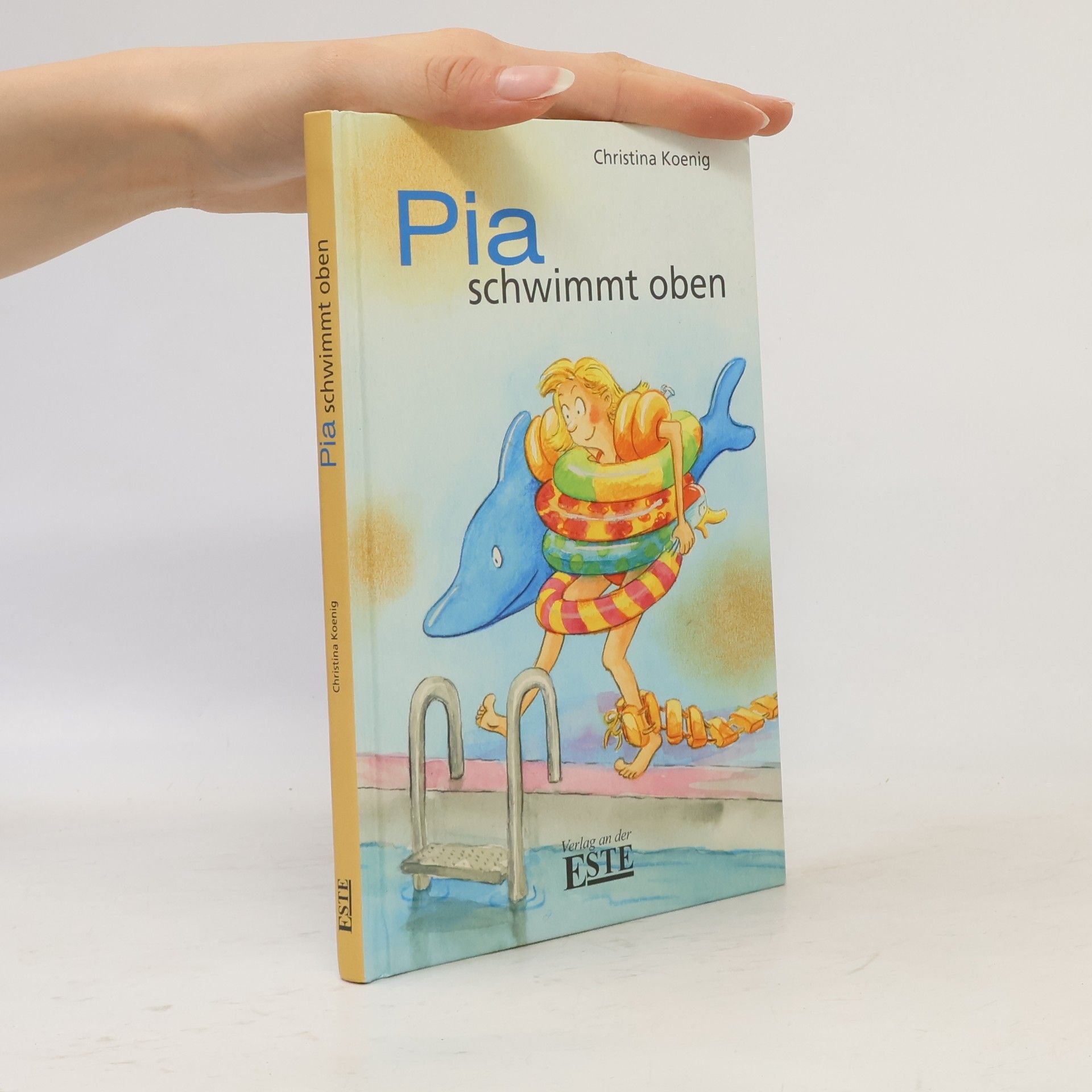 Christina Latham-Koenig Pia schwimmt oben