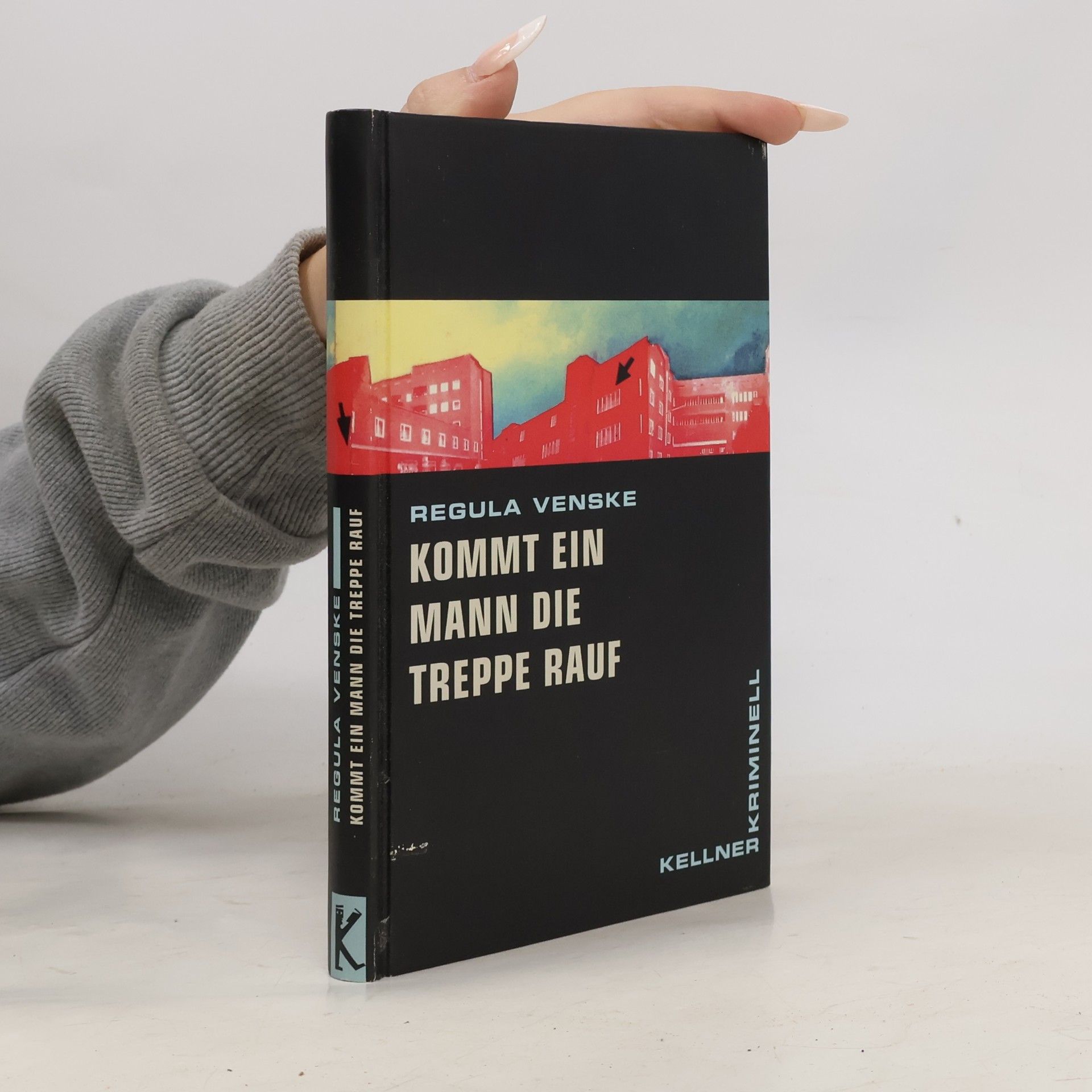 Regula Venske Kommt ein Mann die Treppe rauf