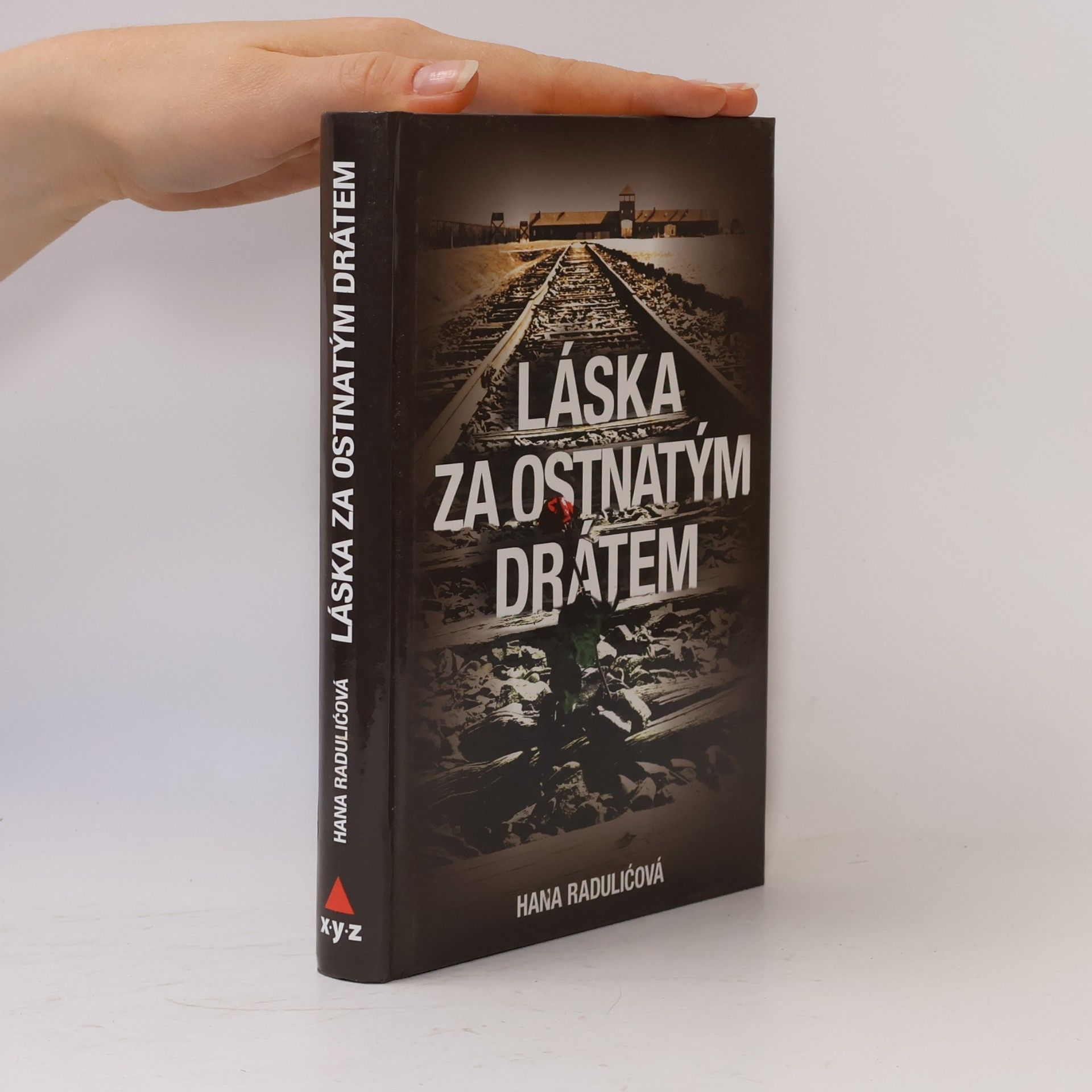 Hana Radulić Láska za ostnatým drátem