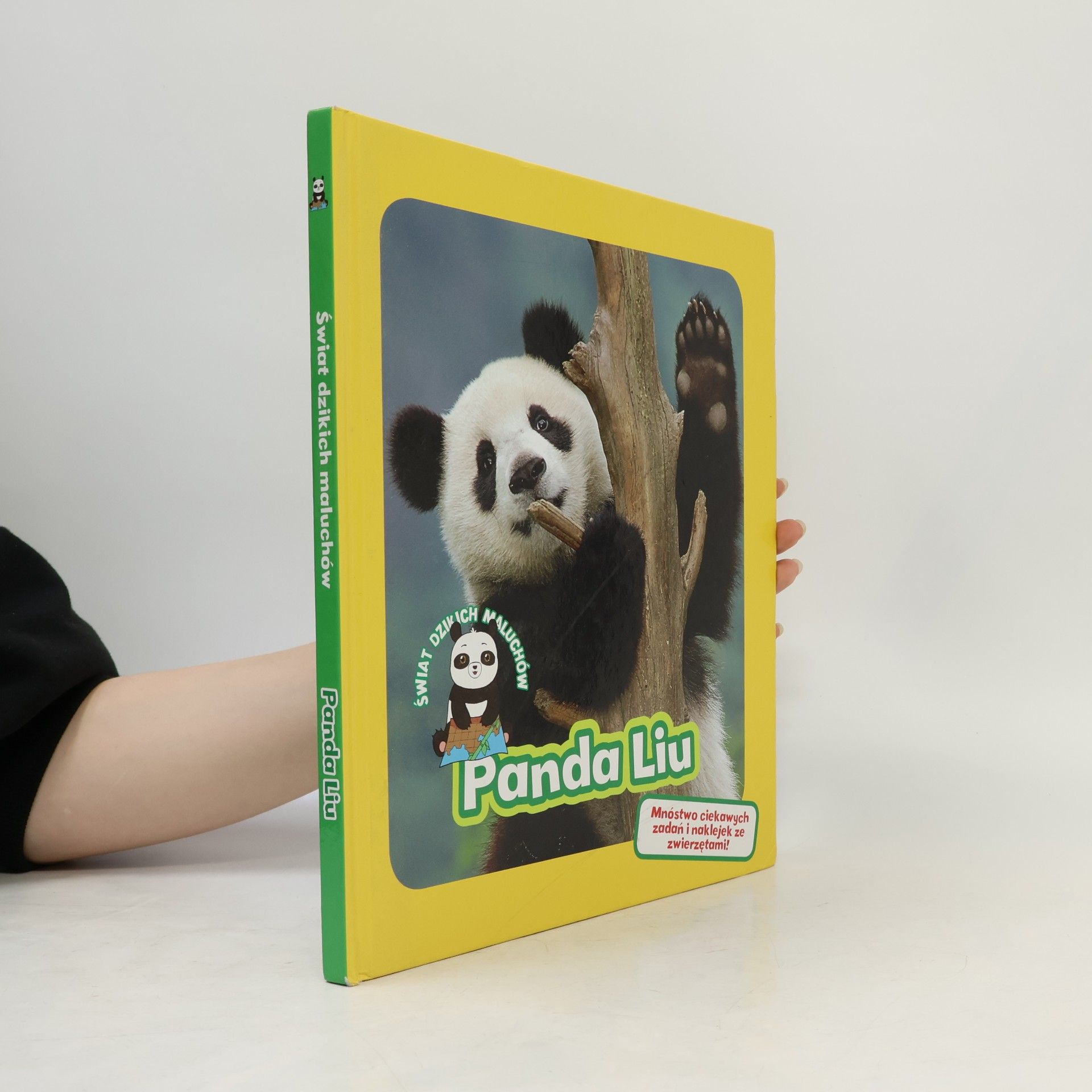 Various authors Świat dzikich maluchów. Panda Liu