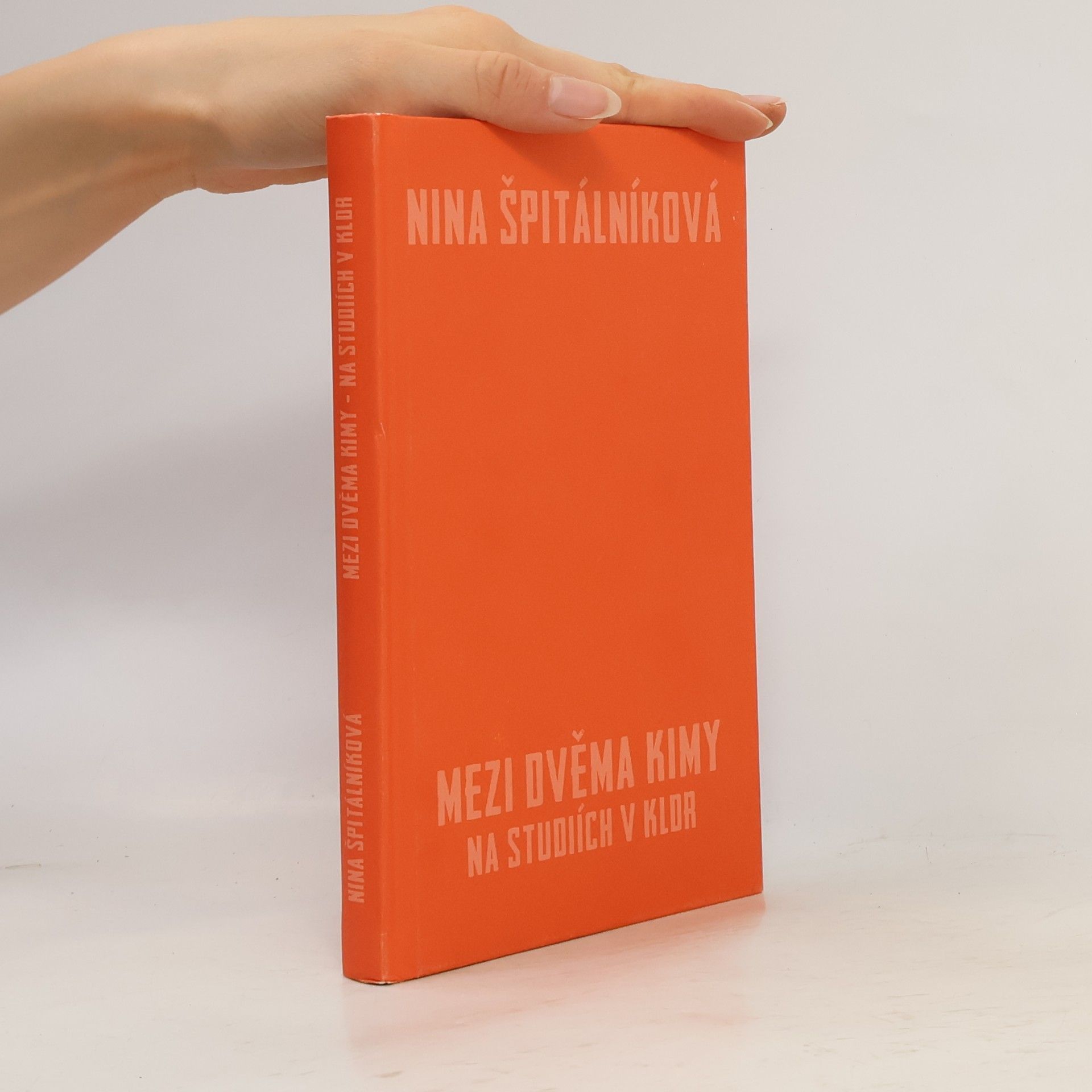 Nina Špitálníková Mezi dvěma Kimy. Na studiích v KLDR