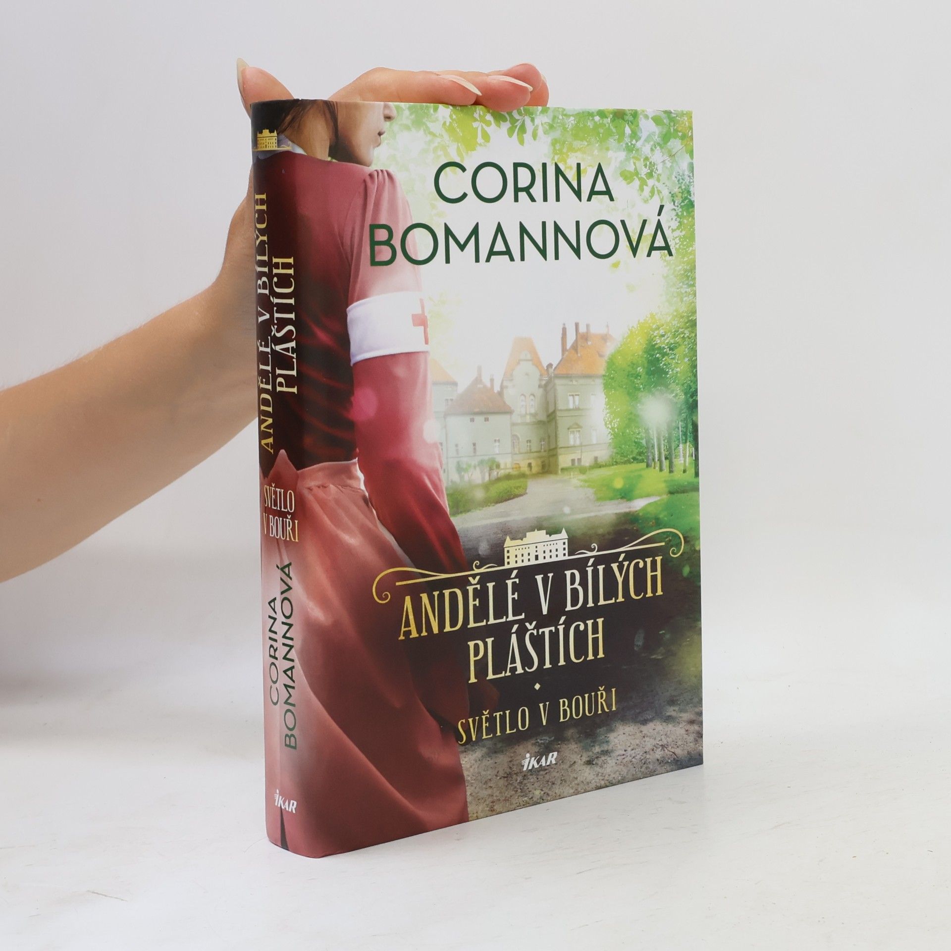 Corina Bomann Andělé v bílých pláštích