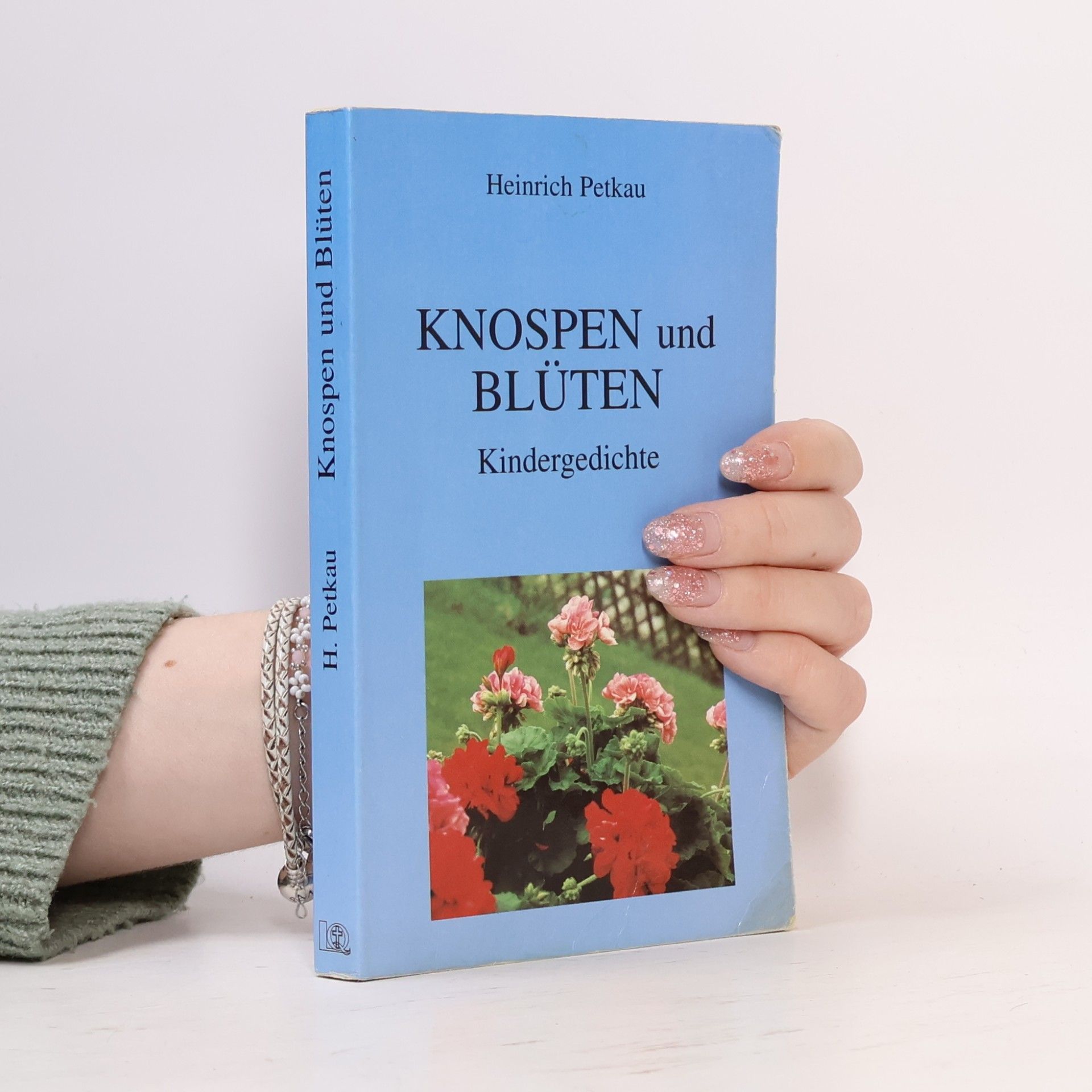 Knospen und Blüten