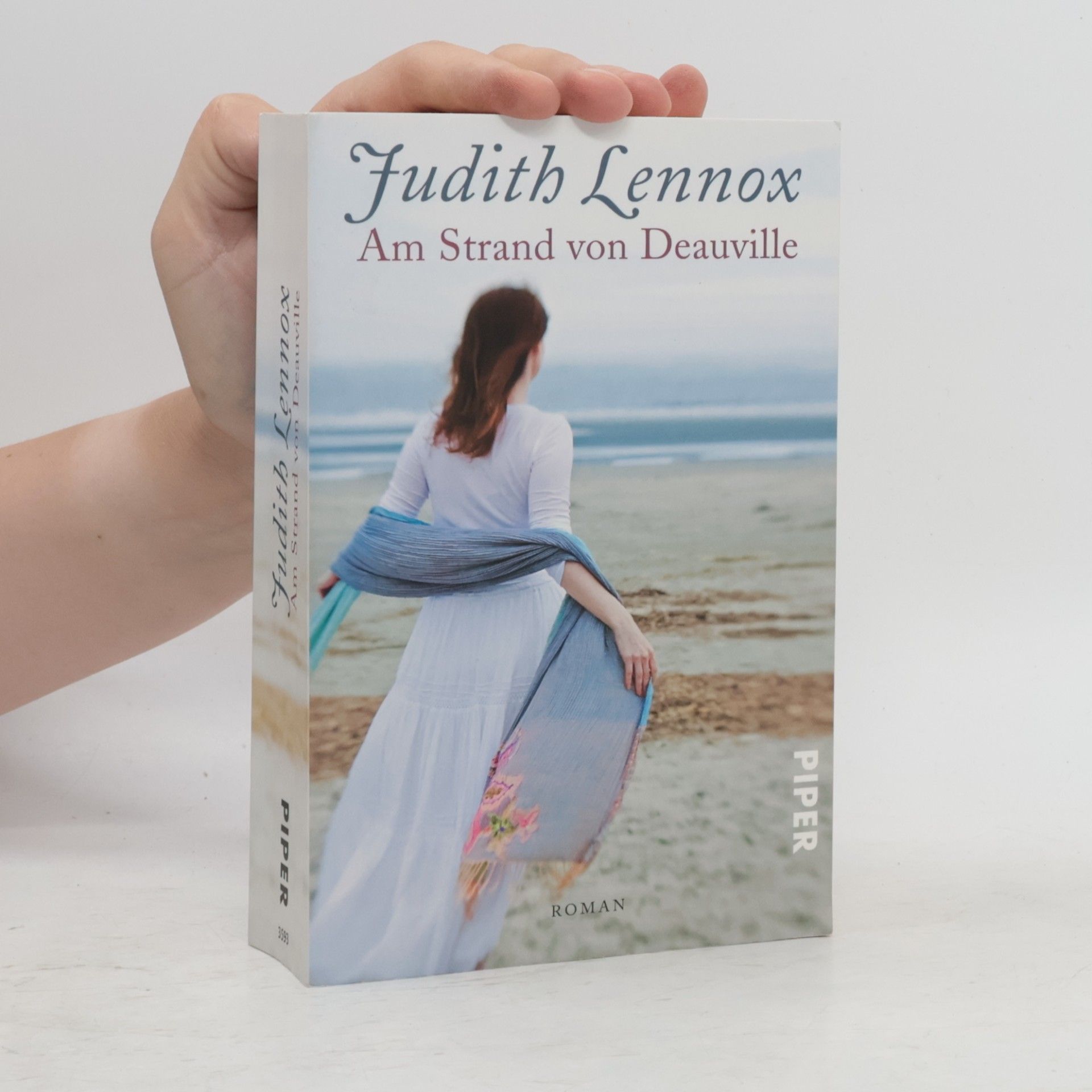 Judith Lennox Am Strand von Deauville