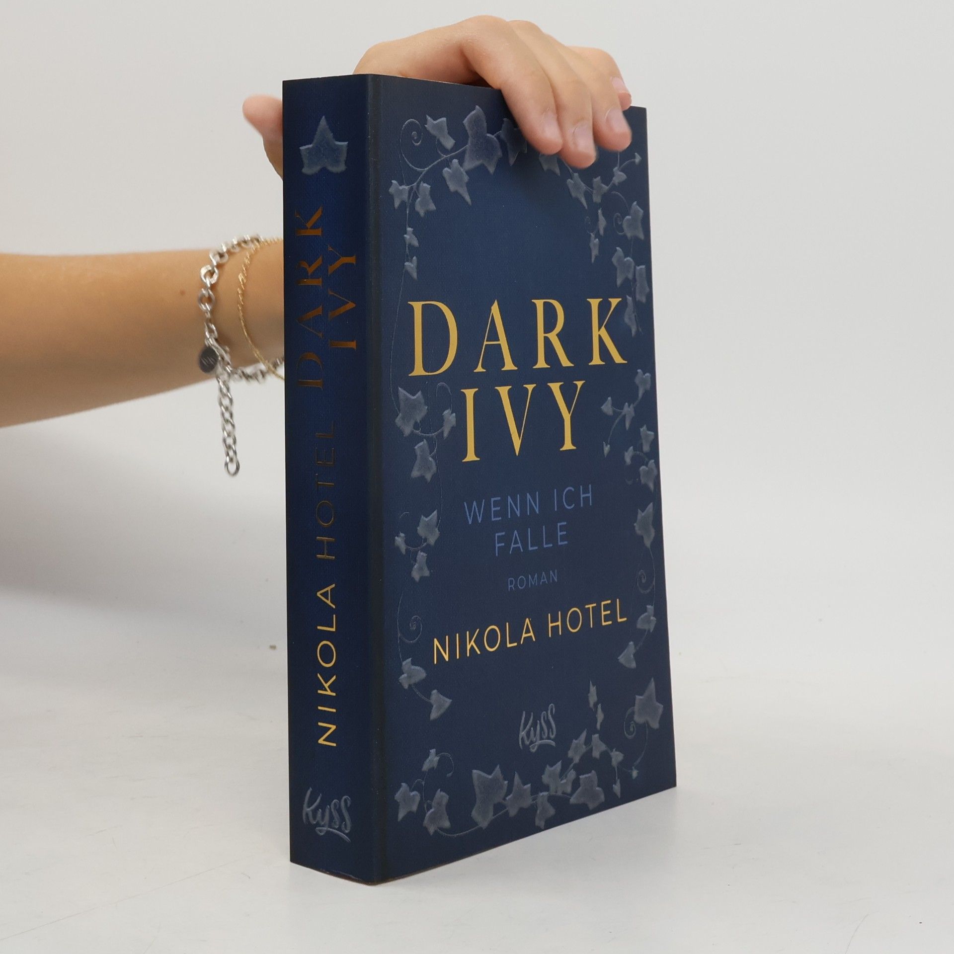 Nikola Hotel Dark Ivy - Wenn ich falle