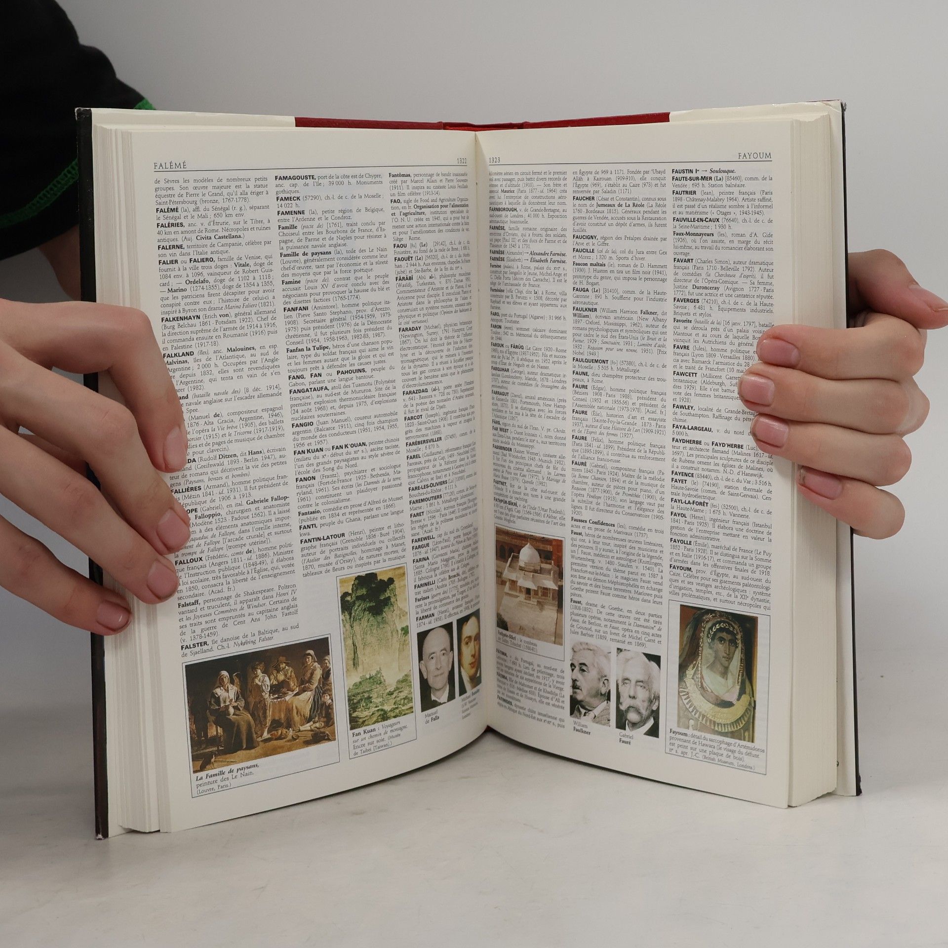 n/a Dictionnaire des noms propres en couleurs