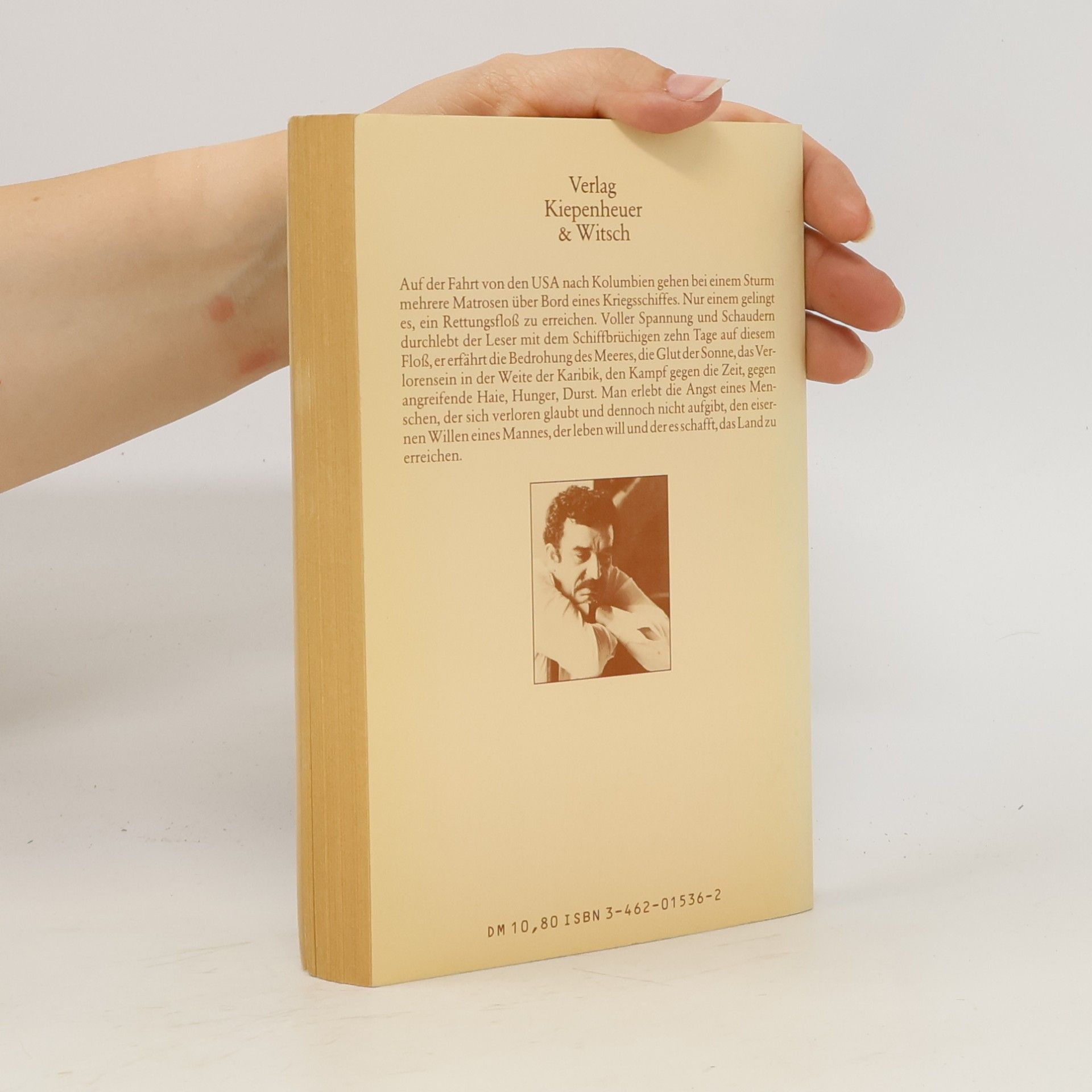 Gabriel García Márquez Bericht eines Schiffbrüchigen, der zehn Tage lang, ohne zu essen und zu trinken, auf einem Floss trieb, der zum Helden des Vaterlandes ausgerufen, von Schönheitsköniginnen geküsst, durch Werbung reich, gleich darauf durch die Regierung verwünscht und dann für immer vergessen wurde