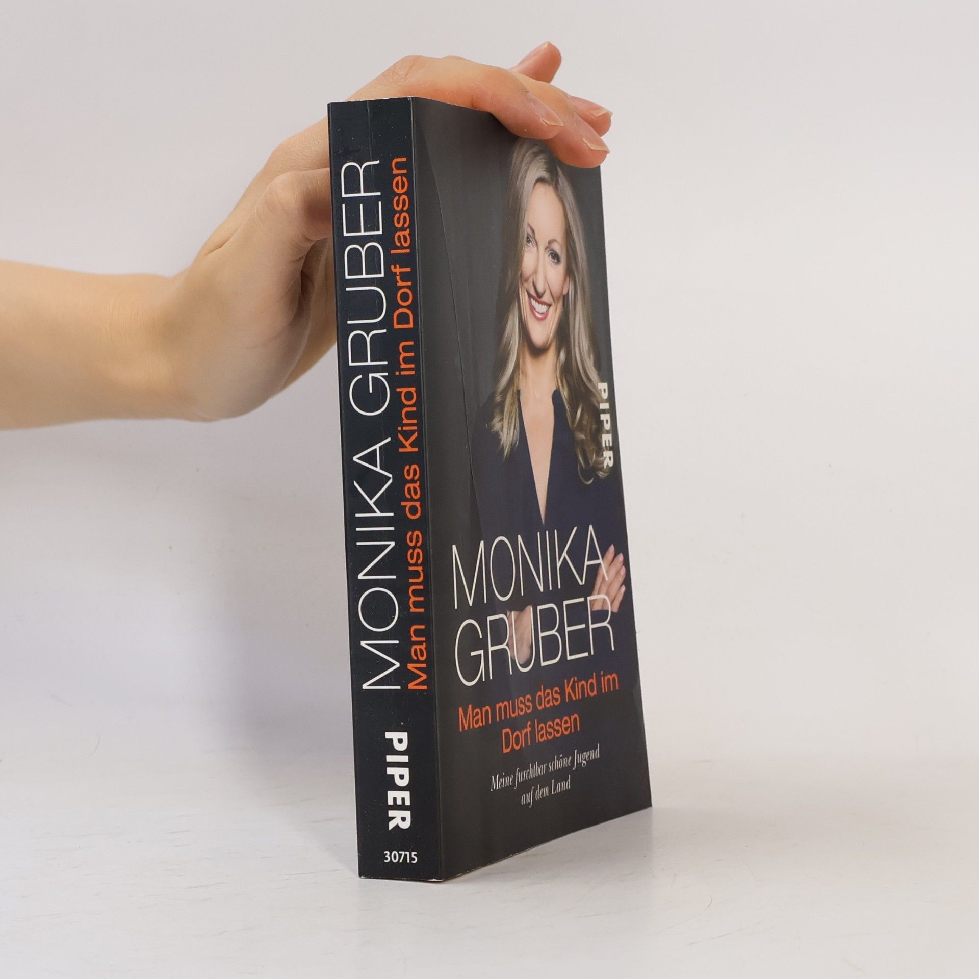 Monika Gruber Man muss das Kind im Dorf lassen