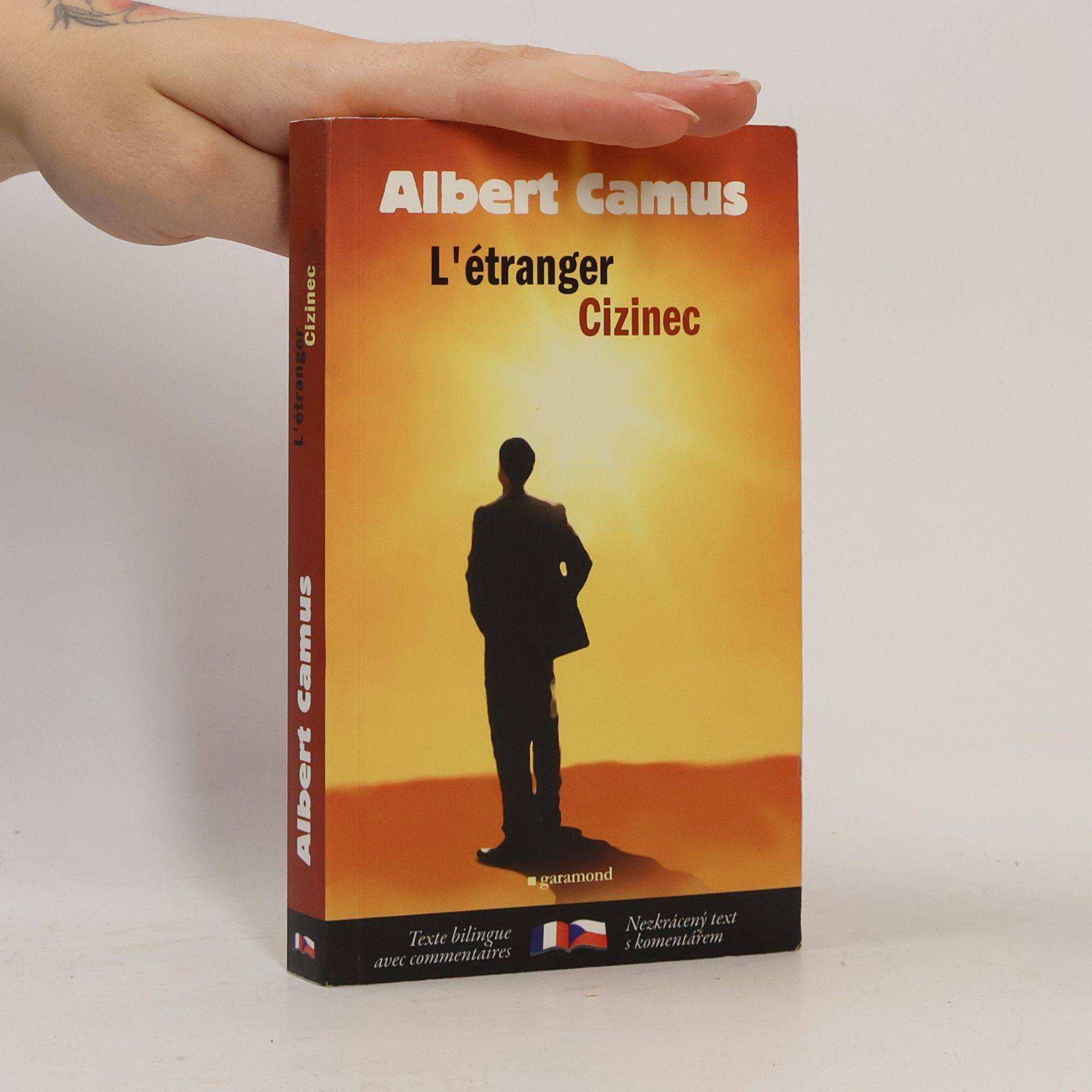 Albert Camus Cizinec = L'étranger