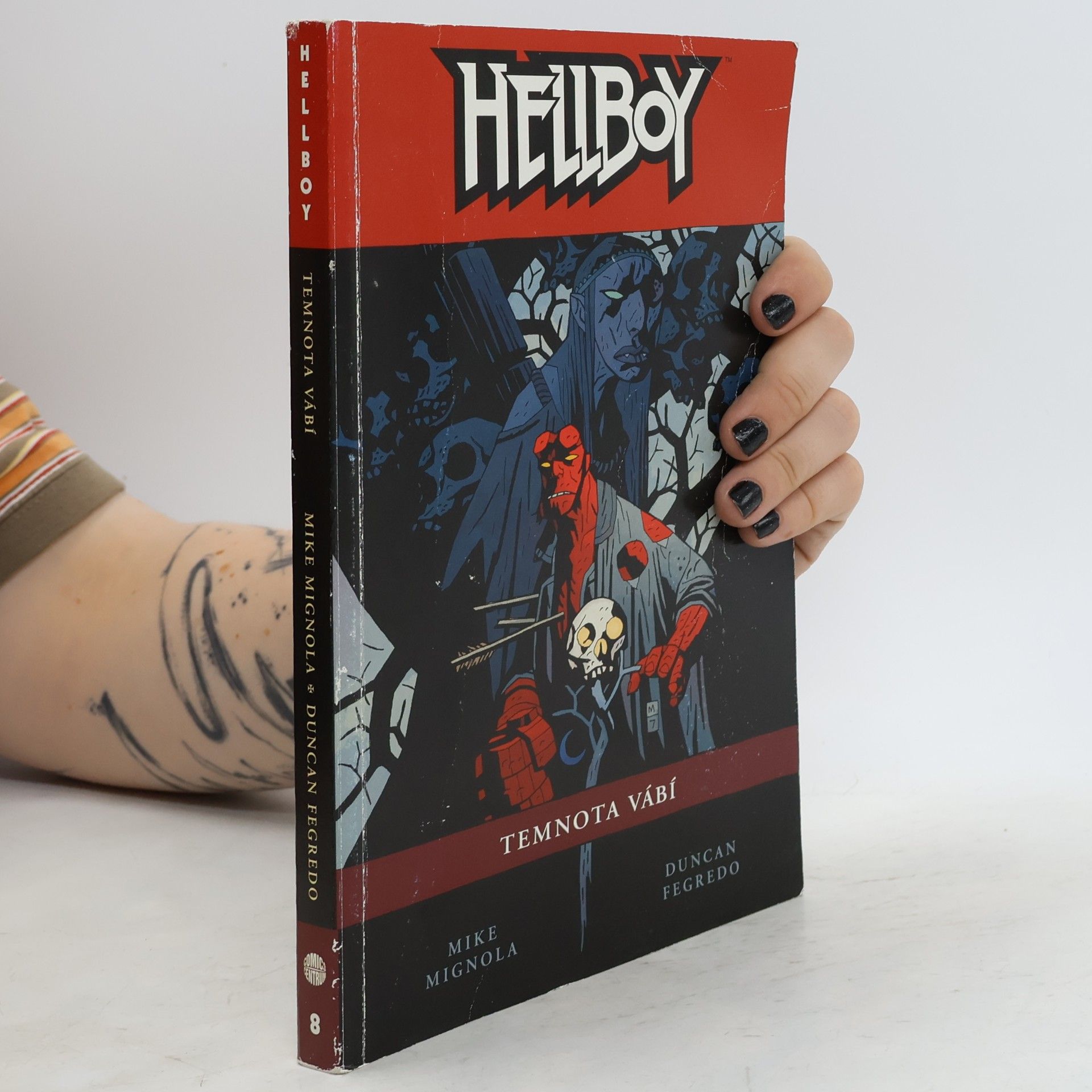 Mike Mignola Hellboy. Temnota vábí