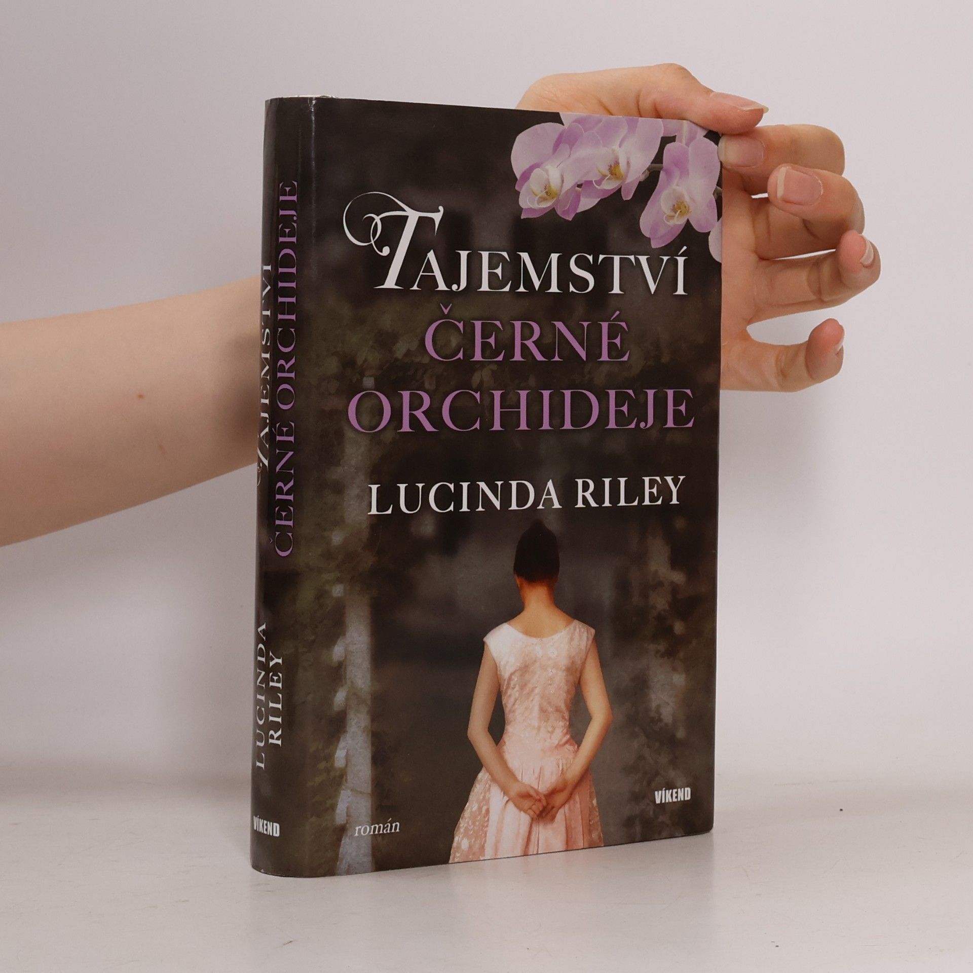 Lucinda Riley Tajemství černé orchideje