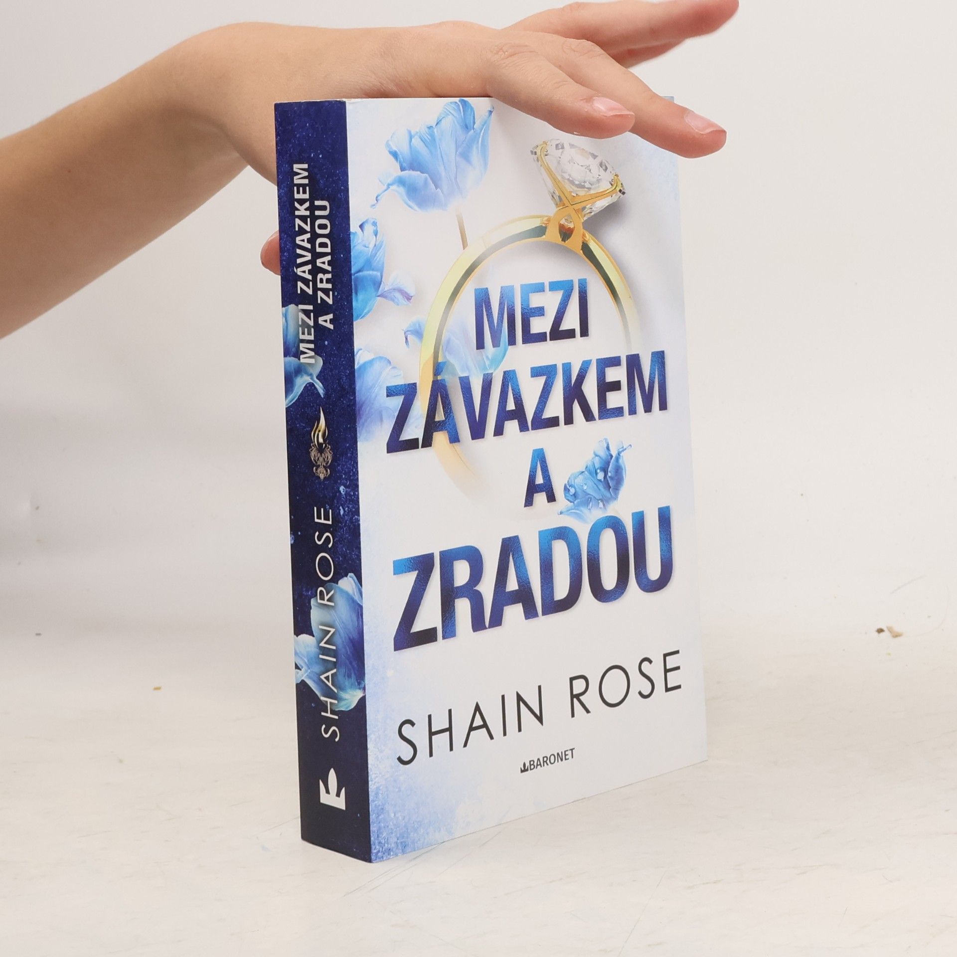Shain Rose Mezi závazkem a zradou