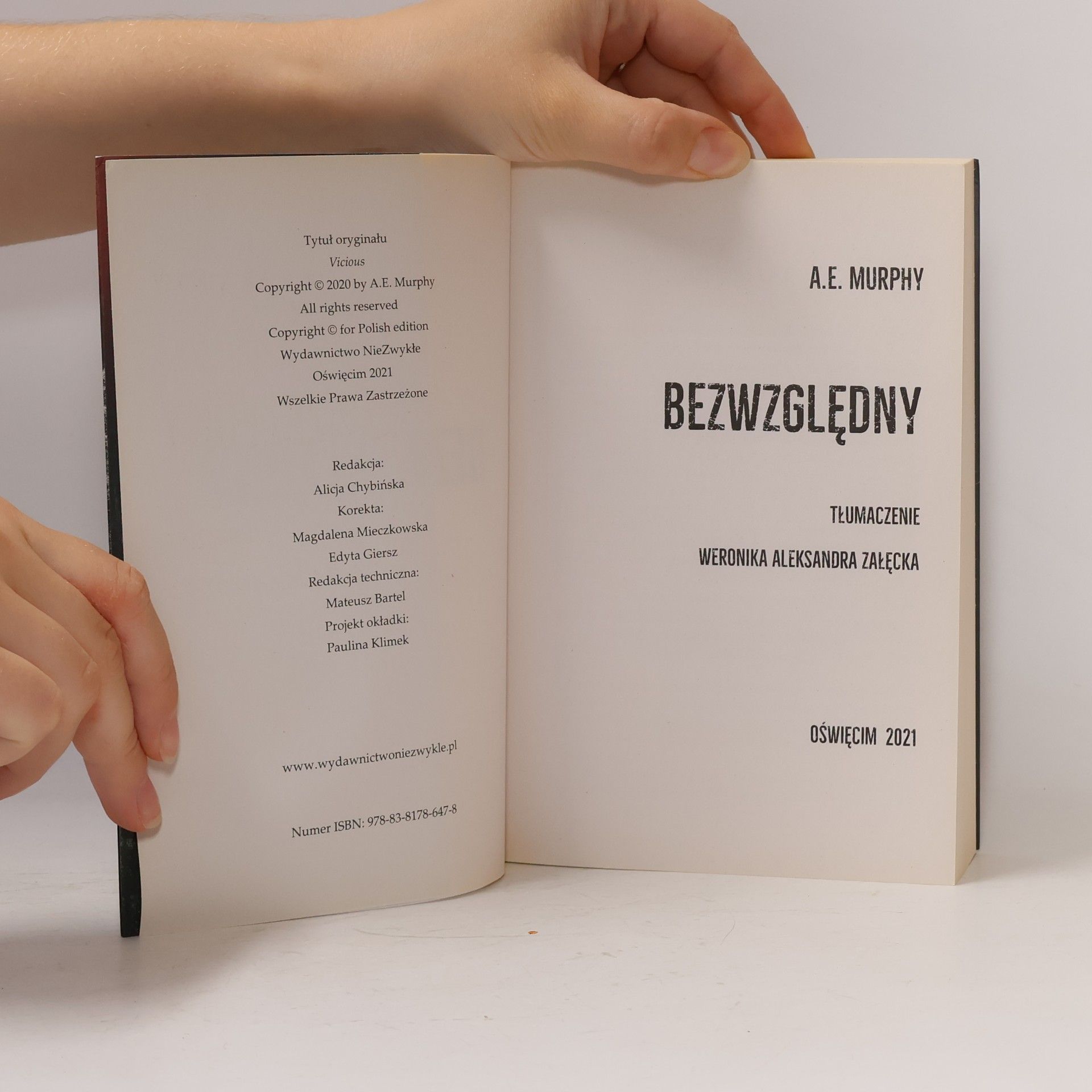 A. E. Murphy Bezwzględny