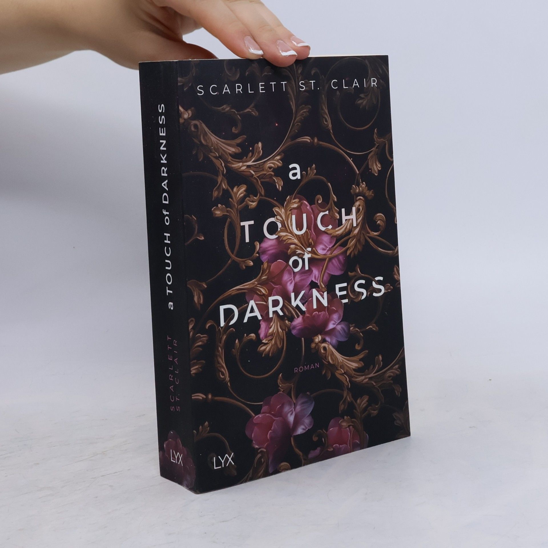 Scarlett St. Clair A Touch of Darkness
