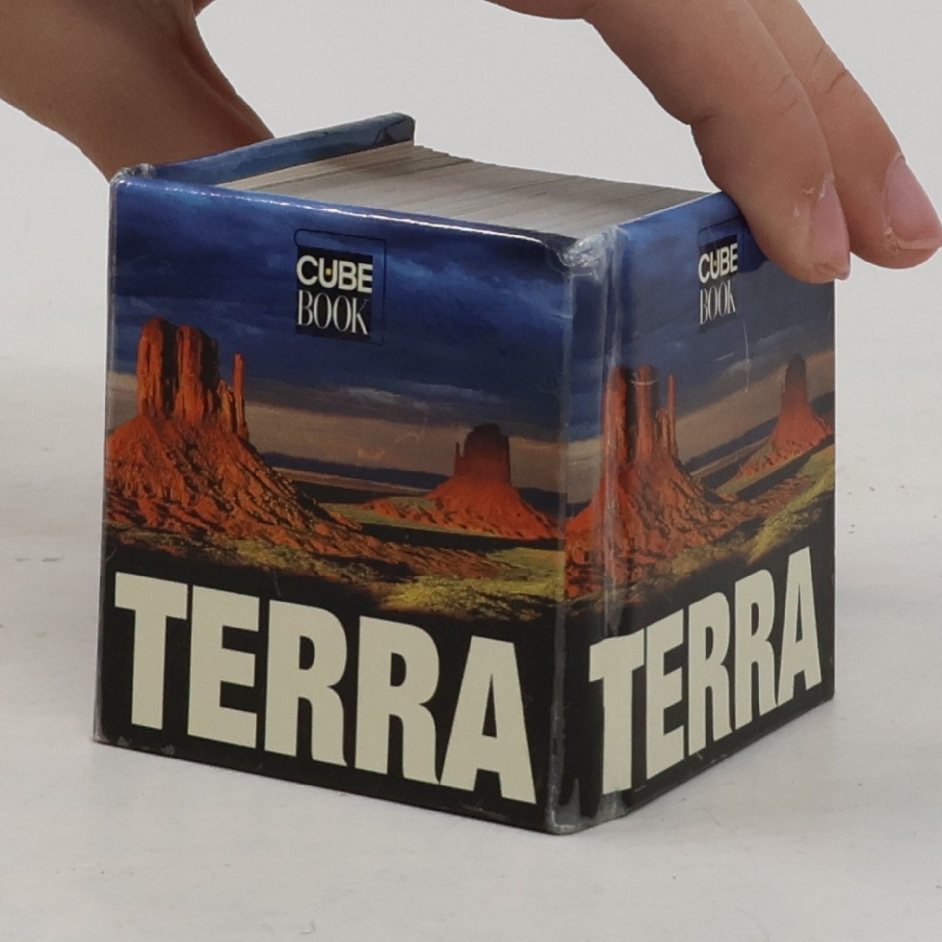 Alberto Bertolazzi Cube Book: Terra