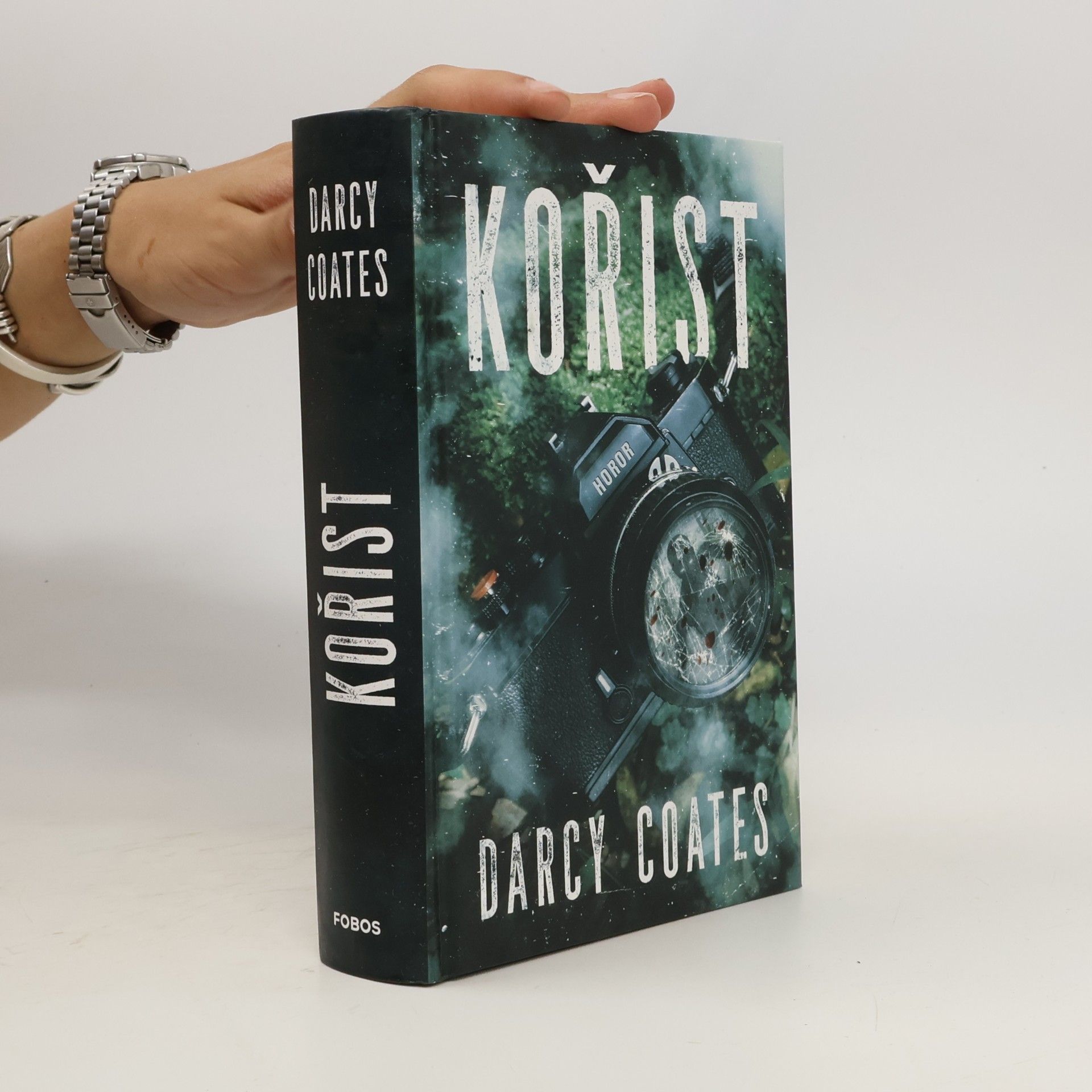 Darcy Coates Kořist
