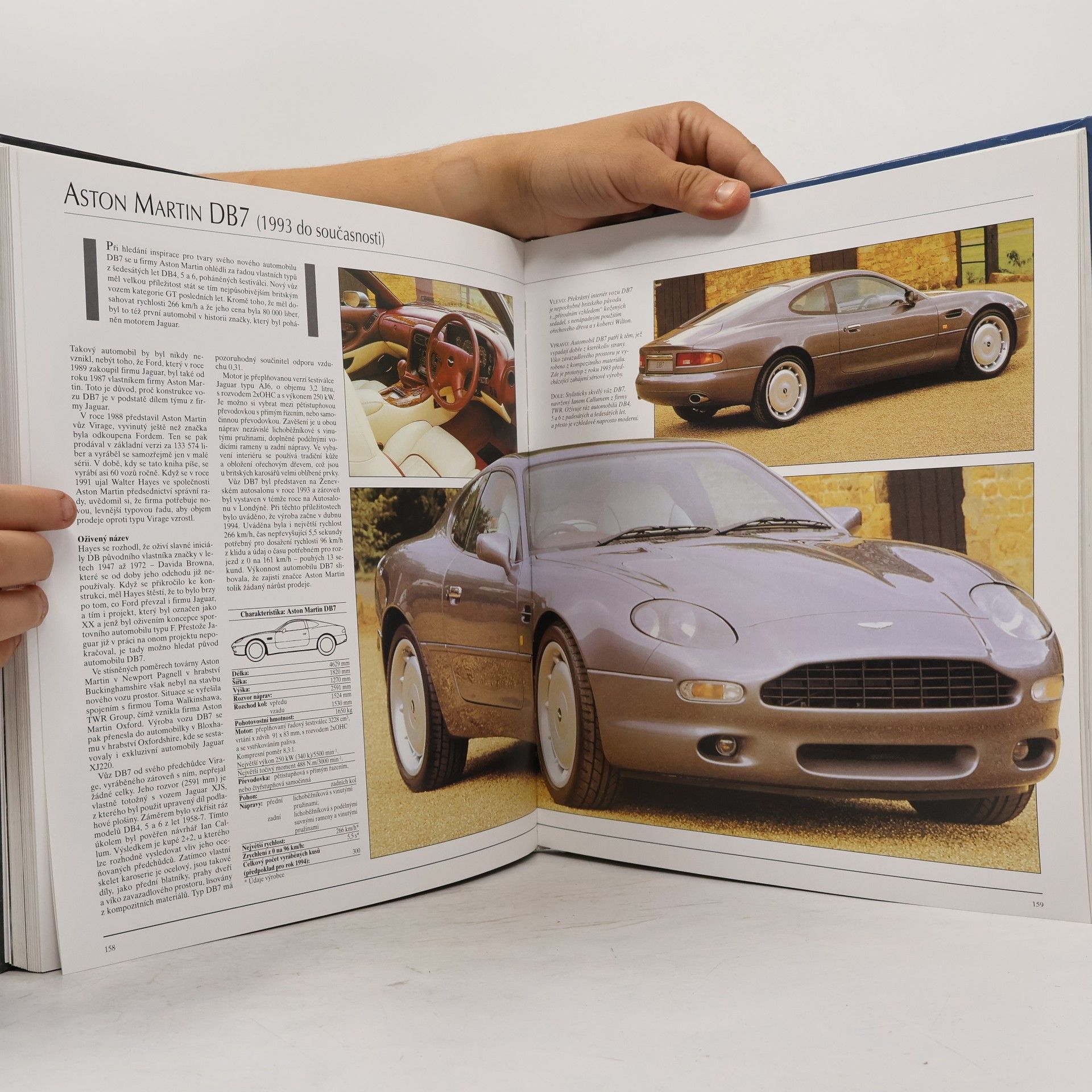 Jonathan Wood Velká kniha automobilů za posledních 50 let. Nejslavnější automobily světa.