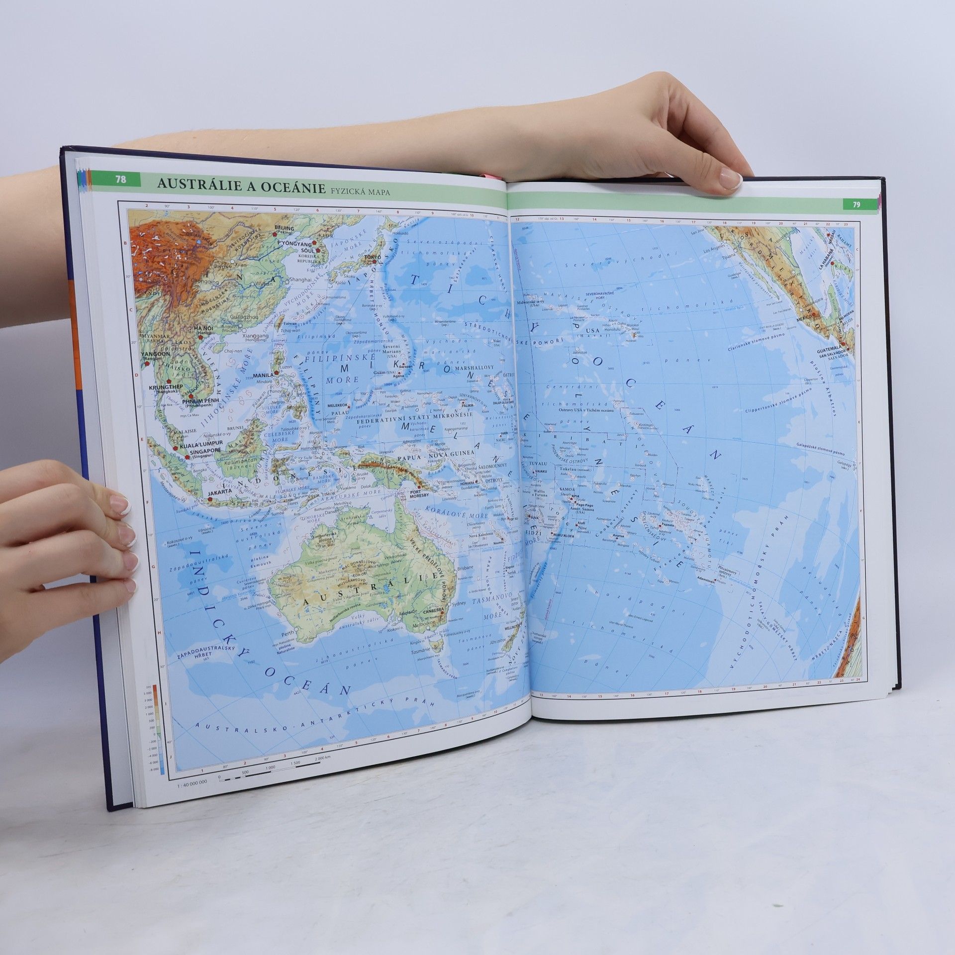 Autorenkollektiv Praktický atlas světa