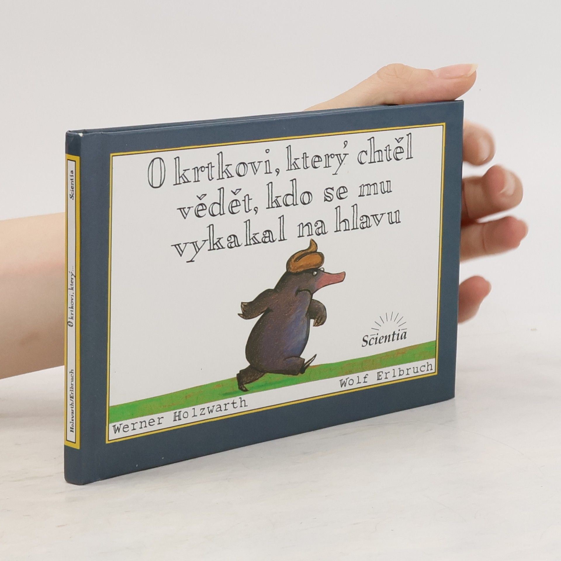 Werner Holzwarth O krtkovi, který chtěl vědět, kdo se mu vykakal na hlavu