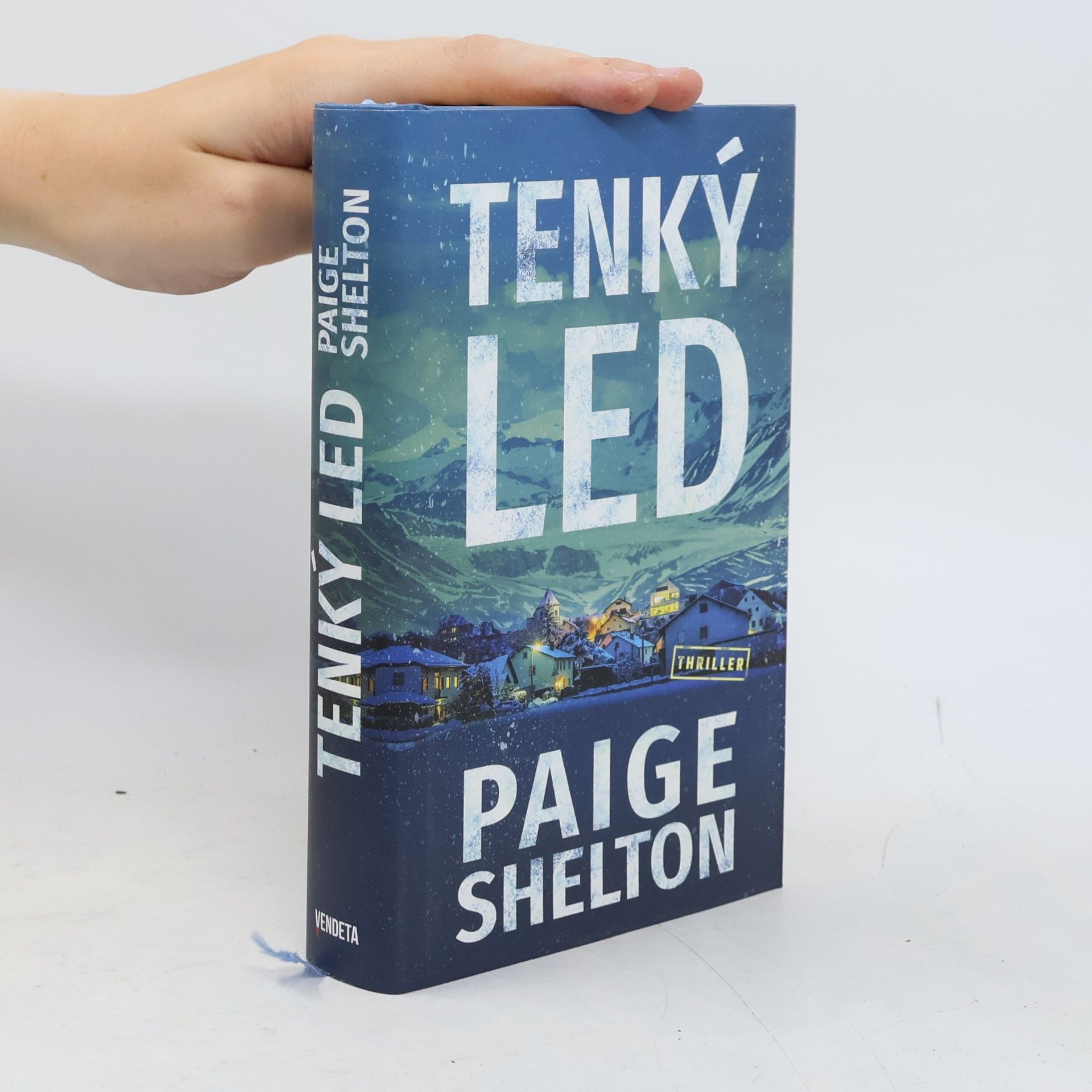 Paige Shelton Tenký led