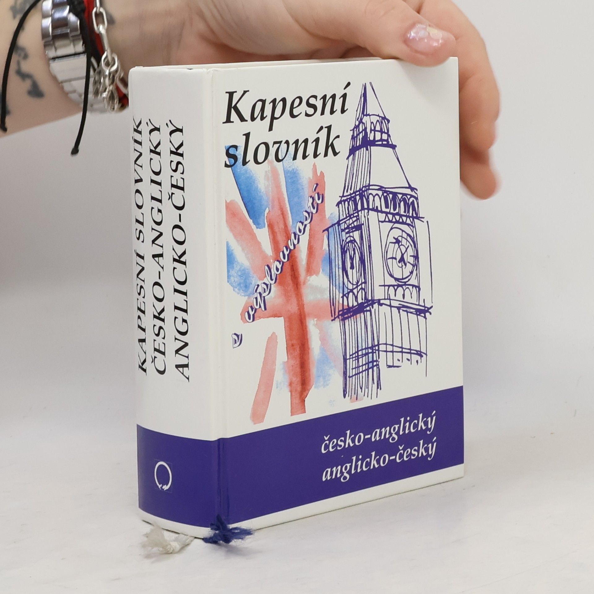 Kapesní česko-anglický a anglicko-český slovník s výslovností v obou částech