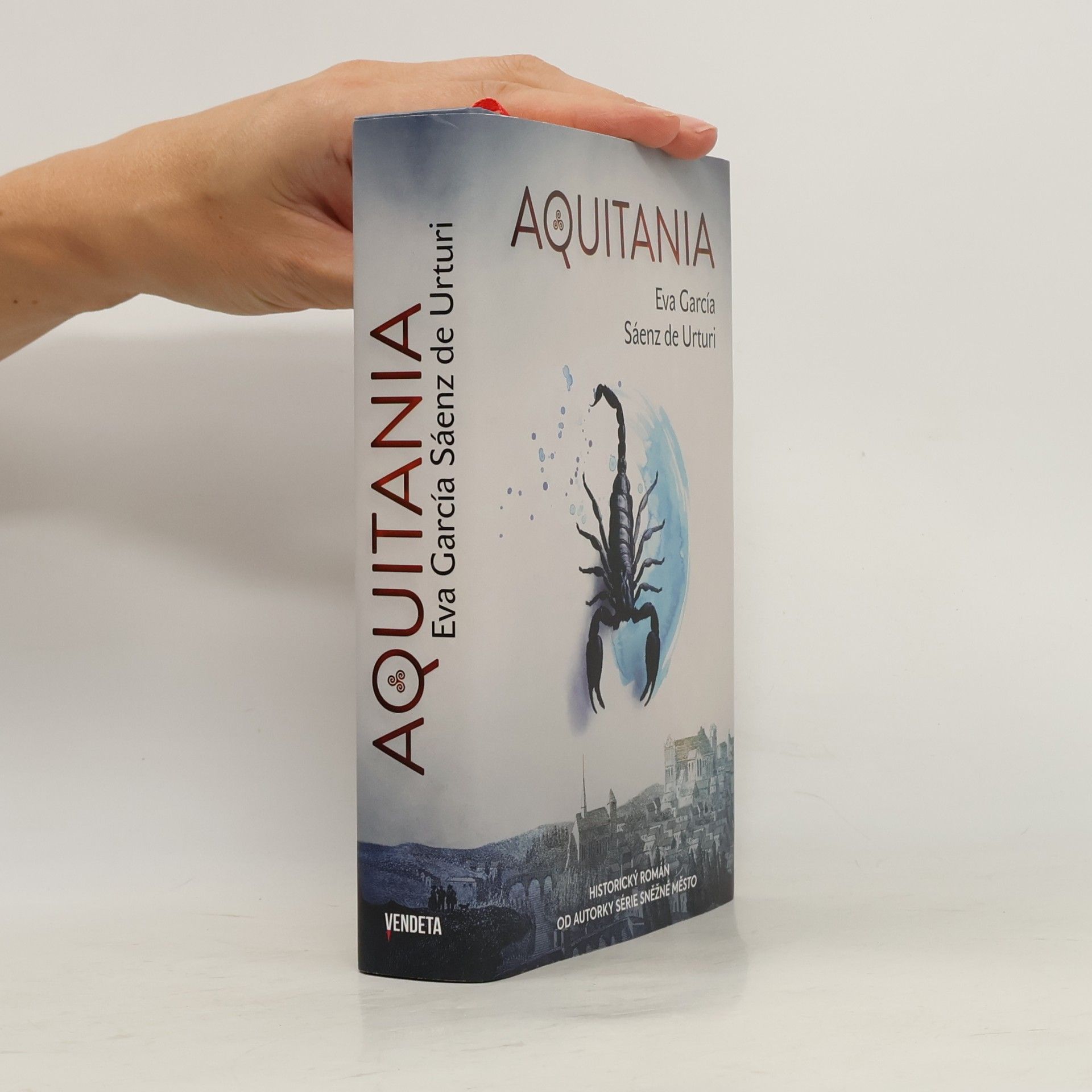 Eva García Sáenz de Urturi Aquitania