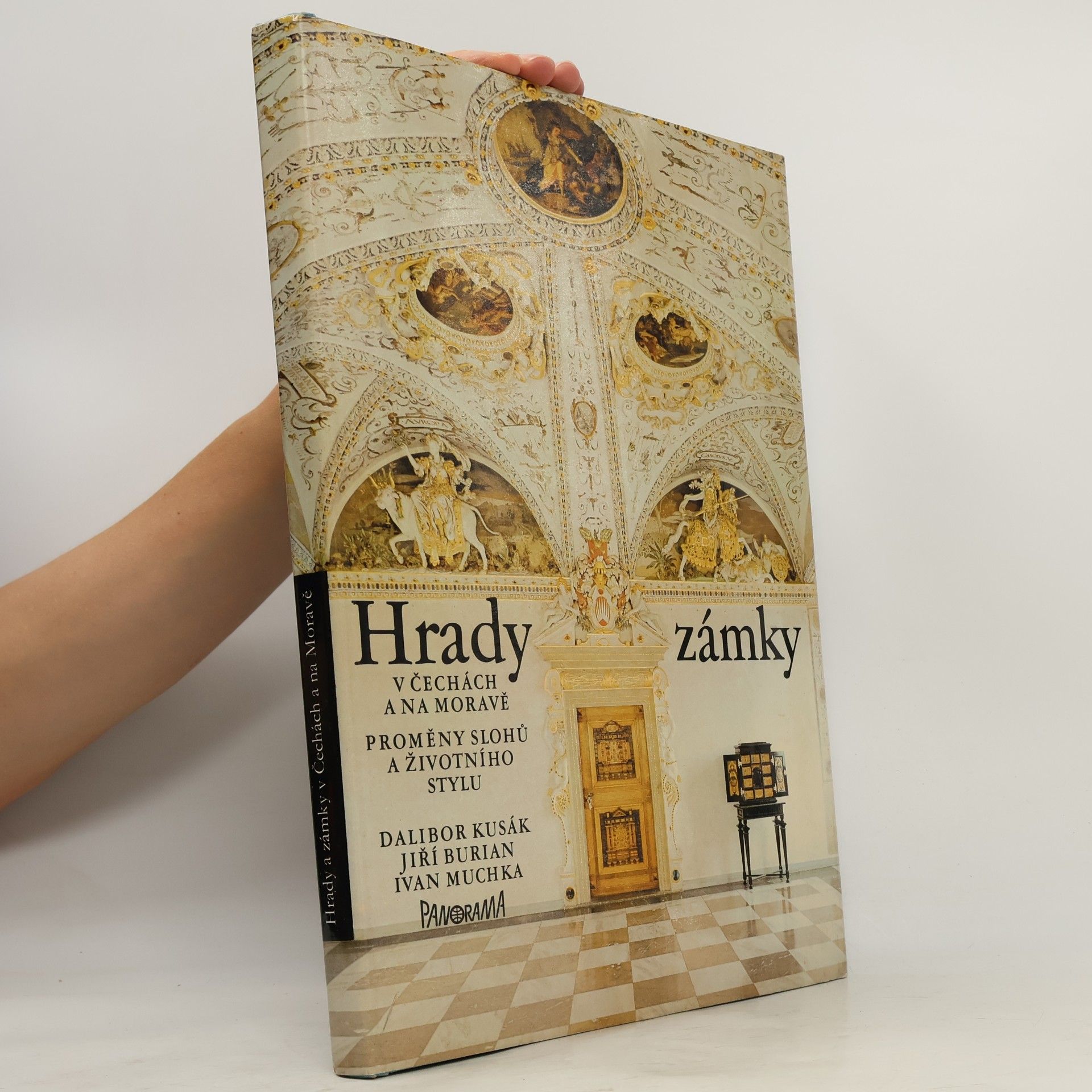 Jiří Burian Hrady a zámky v Čechách a na Moravě. Proměny slohů a životního stylu