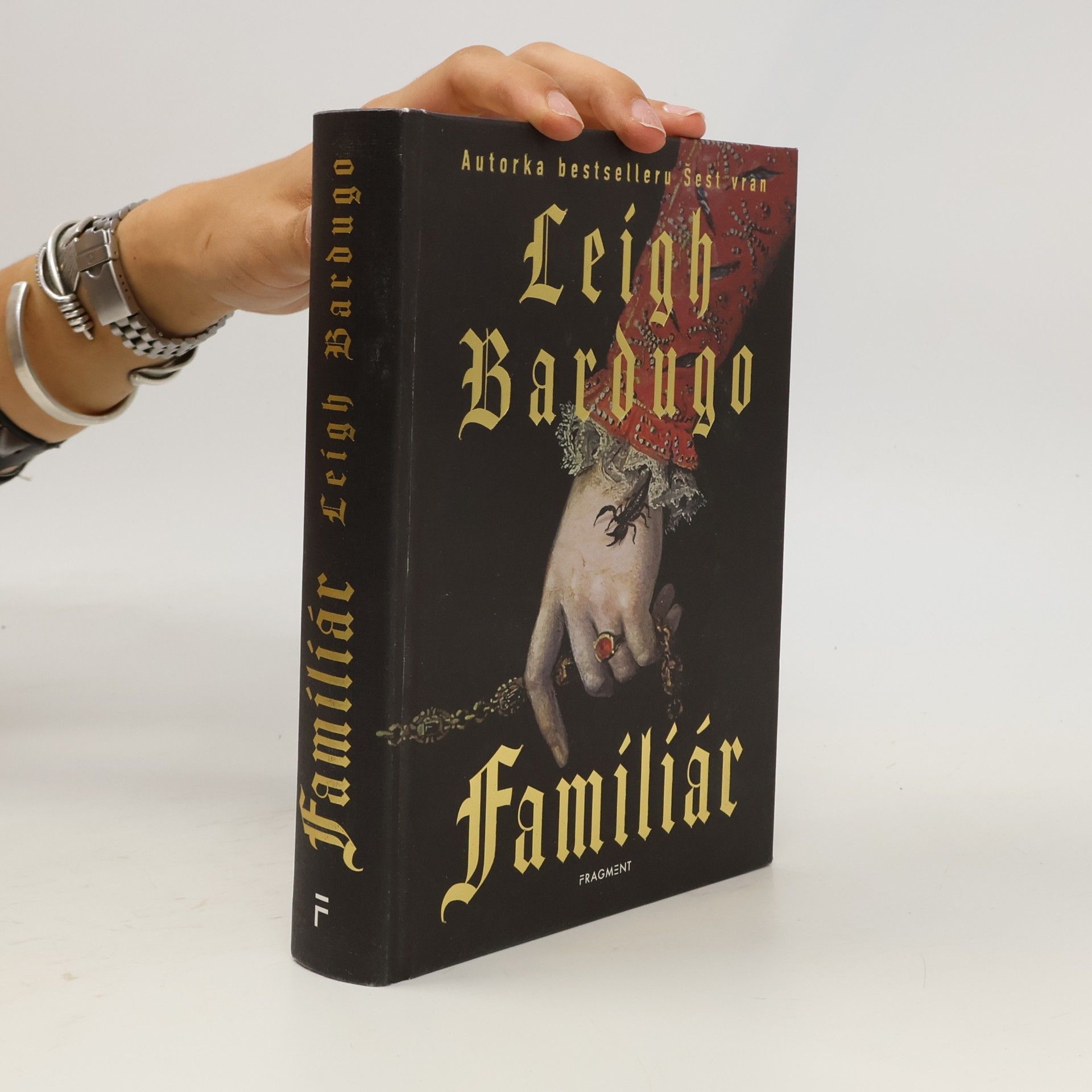 Leigh Bardugo Familiár