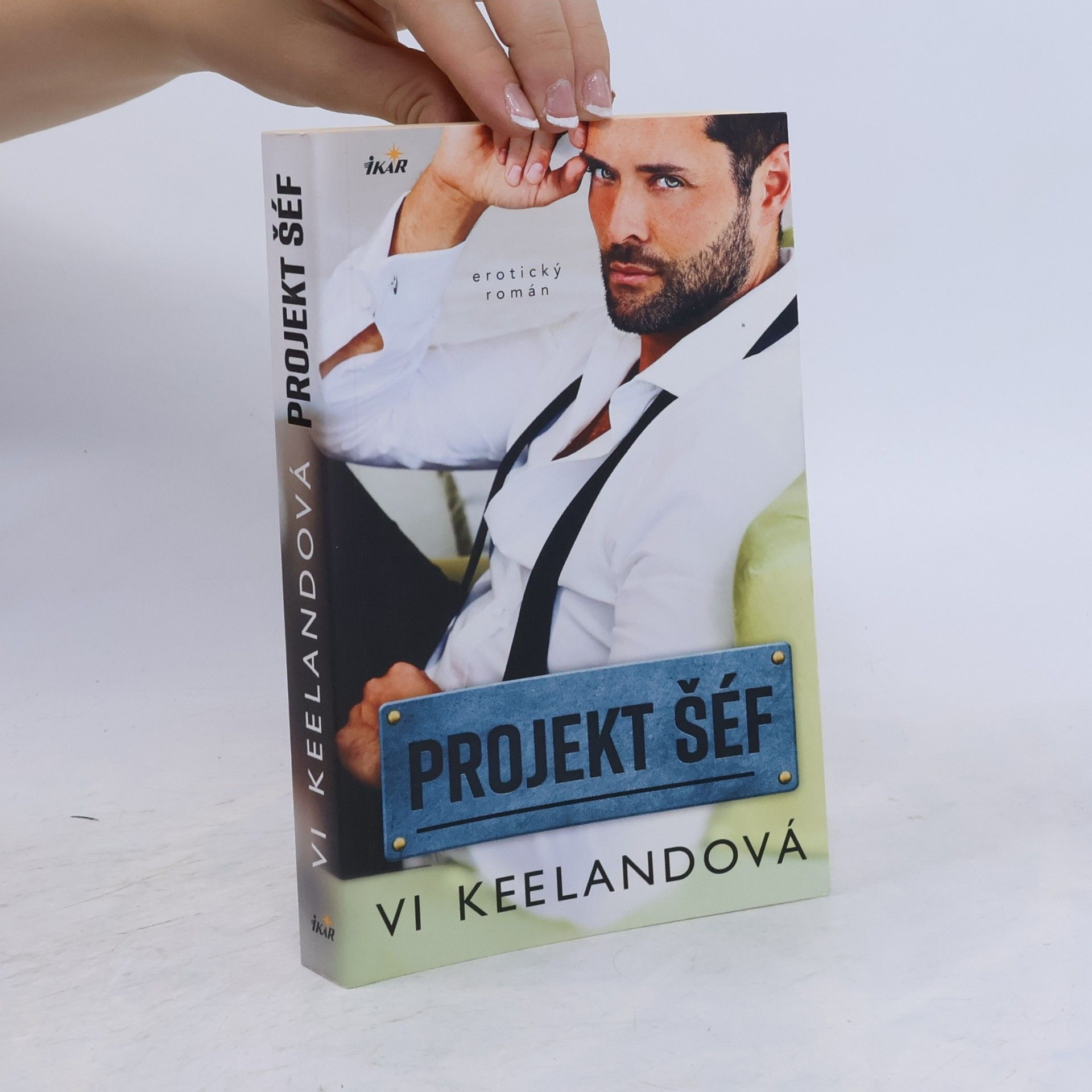 Vi Keeland Projekt šéf