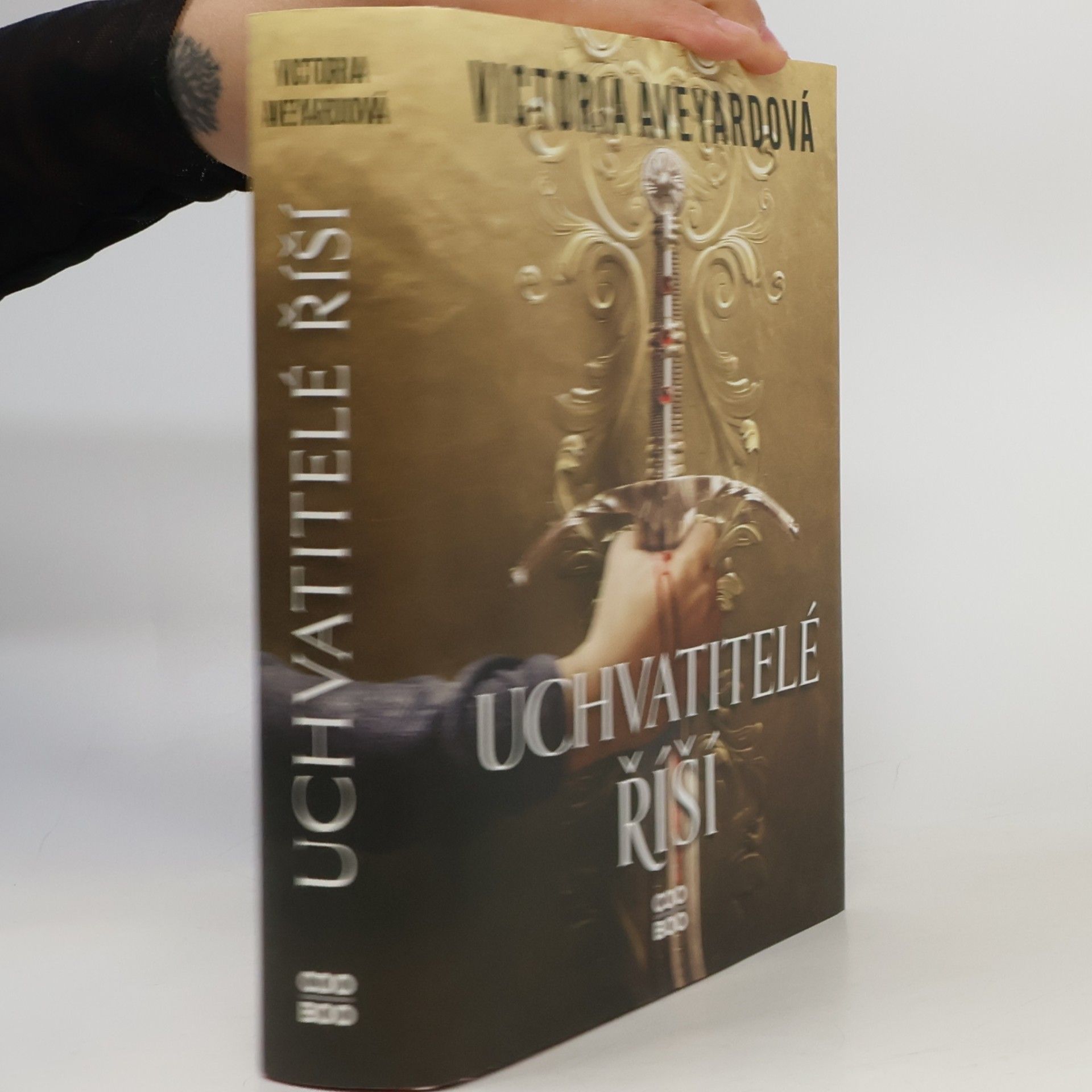 Victoria Aveyard Uchvatitelé říší