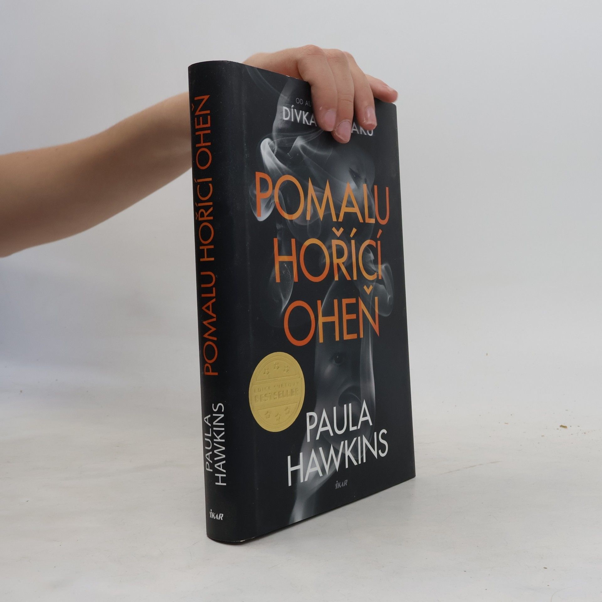 Paula Hawkins Pomalu hořící oheň