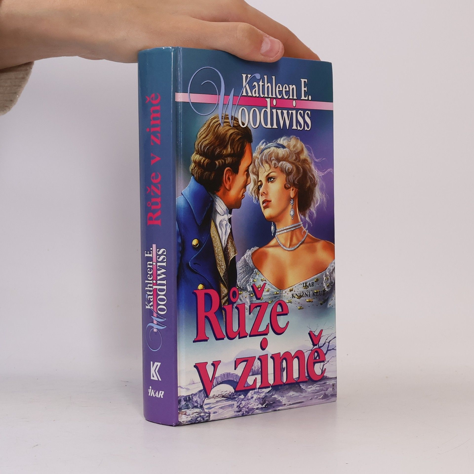 Kathleen E. Woodiwiss Růže v zimě