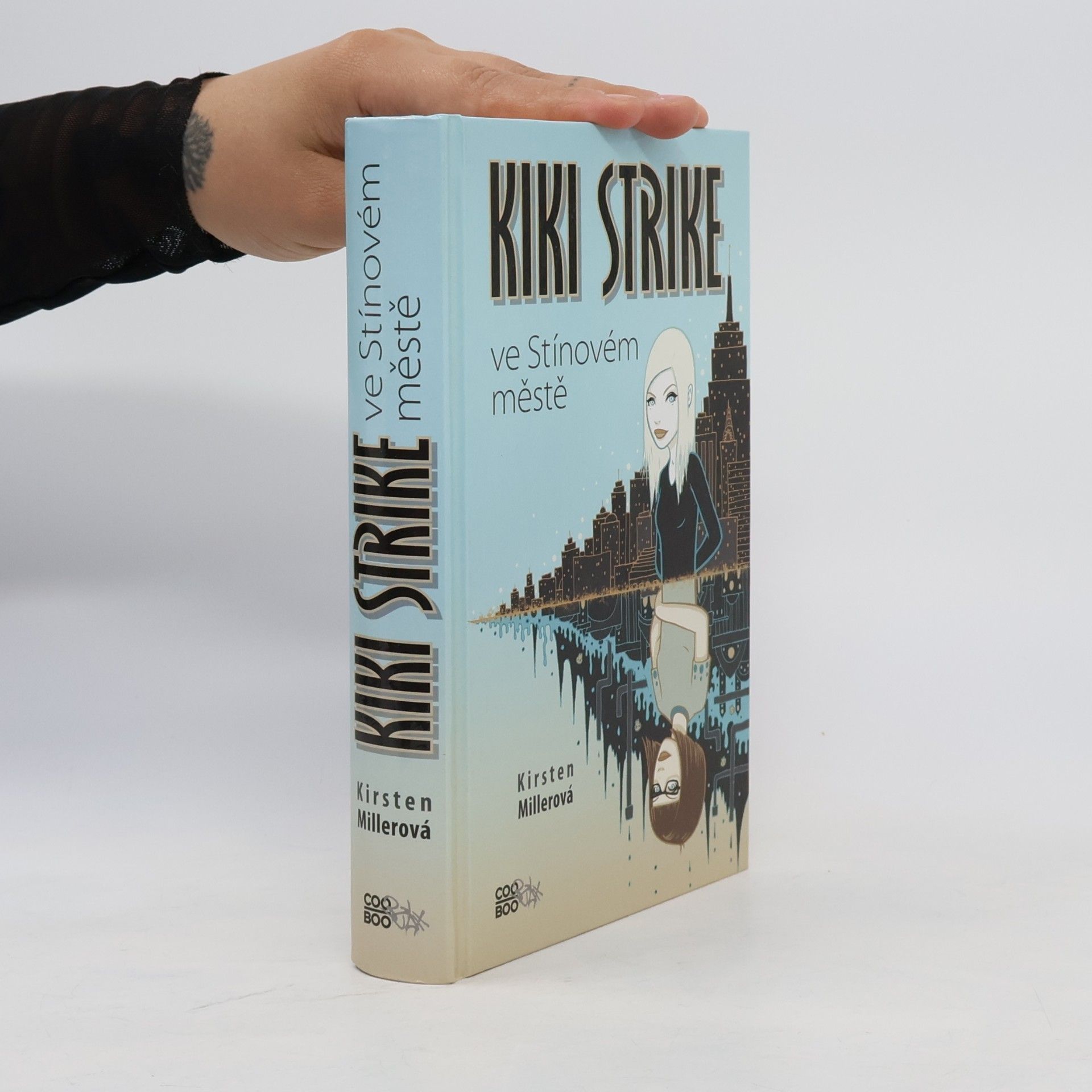 Kirsten Miller Kiki Strike ve Stínovém městě