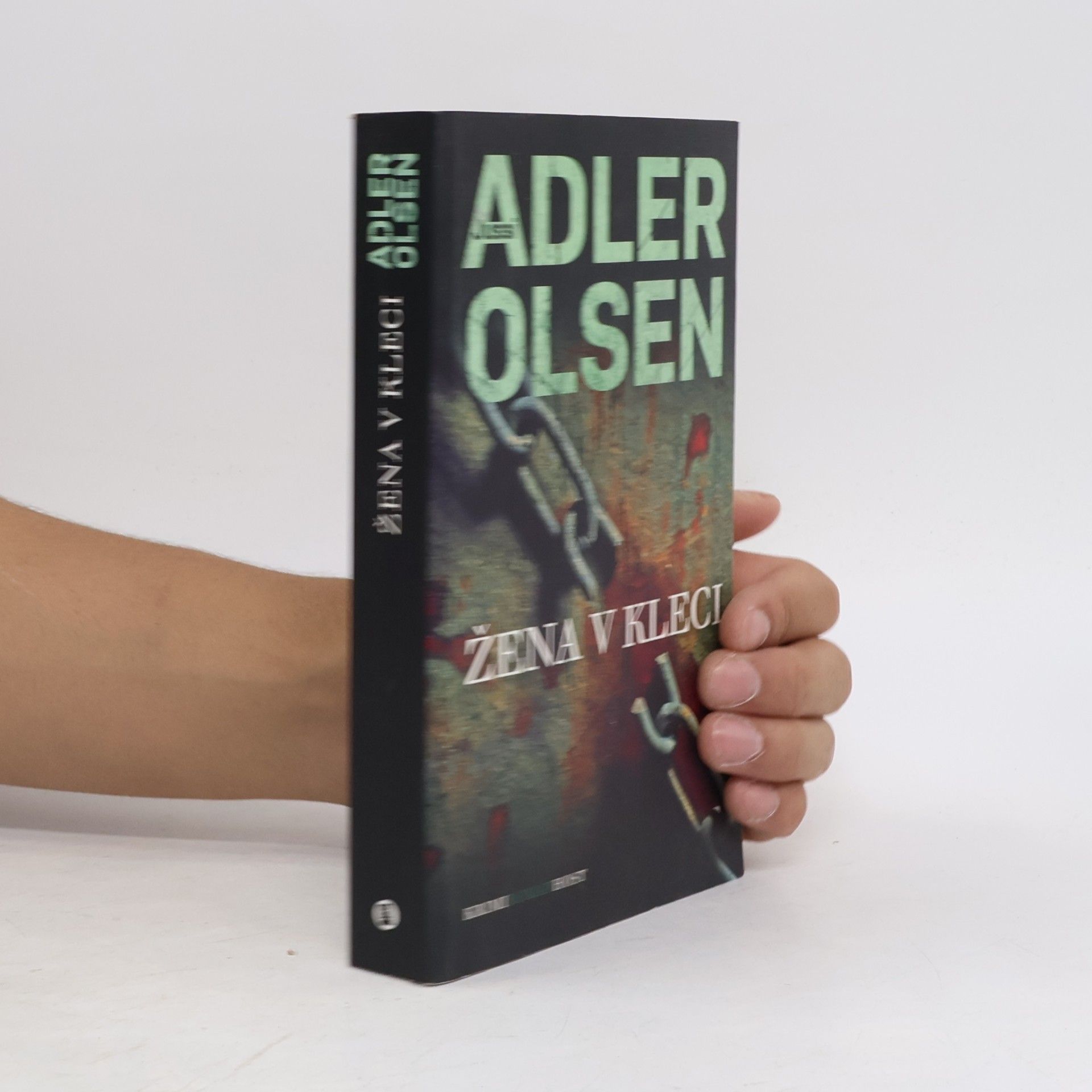 Žena v kleci
