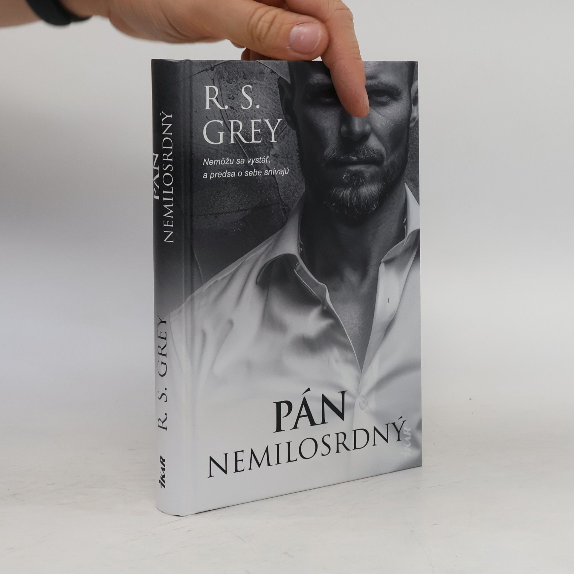R. S. Grey Pán Nemilosrdný